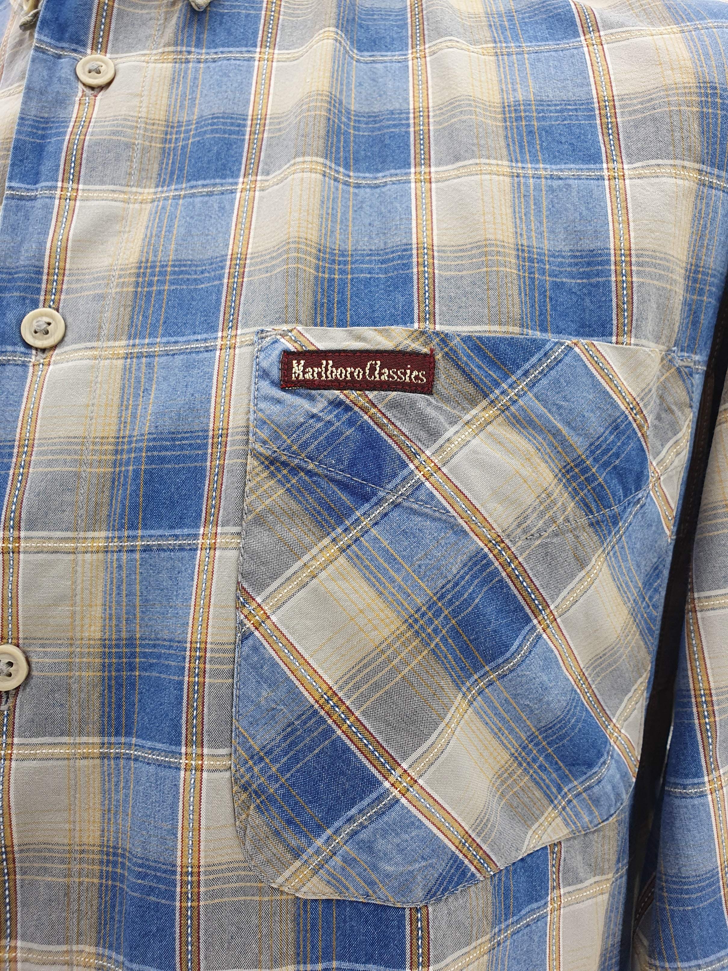 Marlboro Classics, puuvilla ruutupaita 90-luvulta, väritys khaki-sininen, kuva rintataskusta