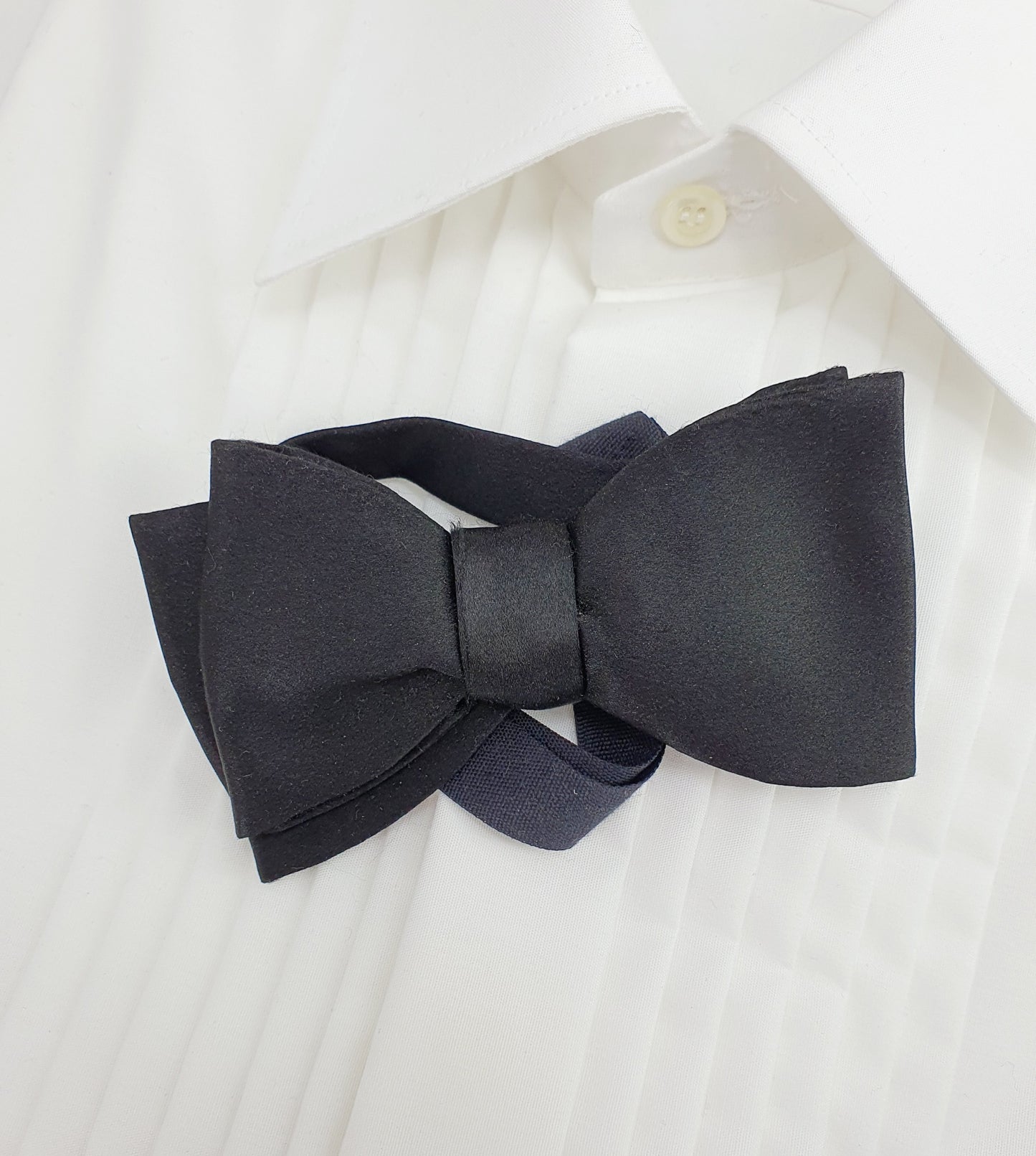 Men's natural silk bow tie, color black