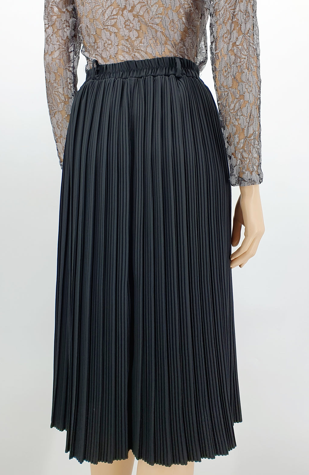 Black pleated skirt with elastic waist, 80s-90s, size 34-36-38