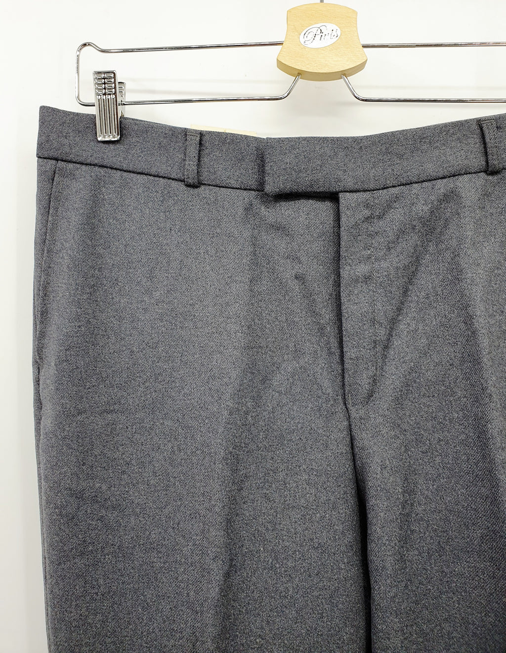 Käyttämättömät miesten villakangashousut 80-luvulta, väri harmaa, kuva vyötäröstä