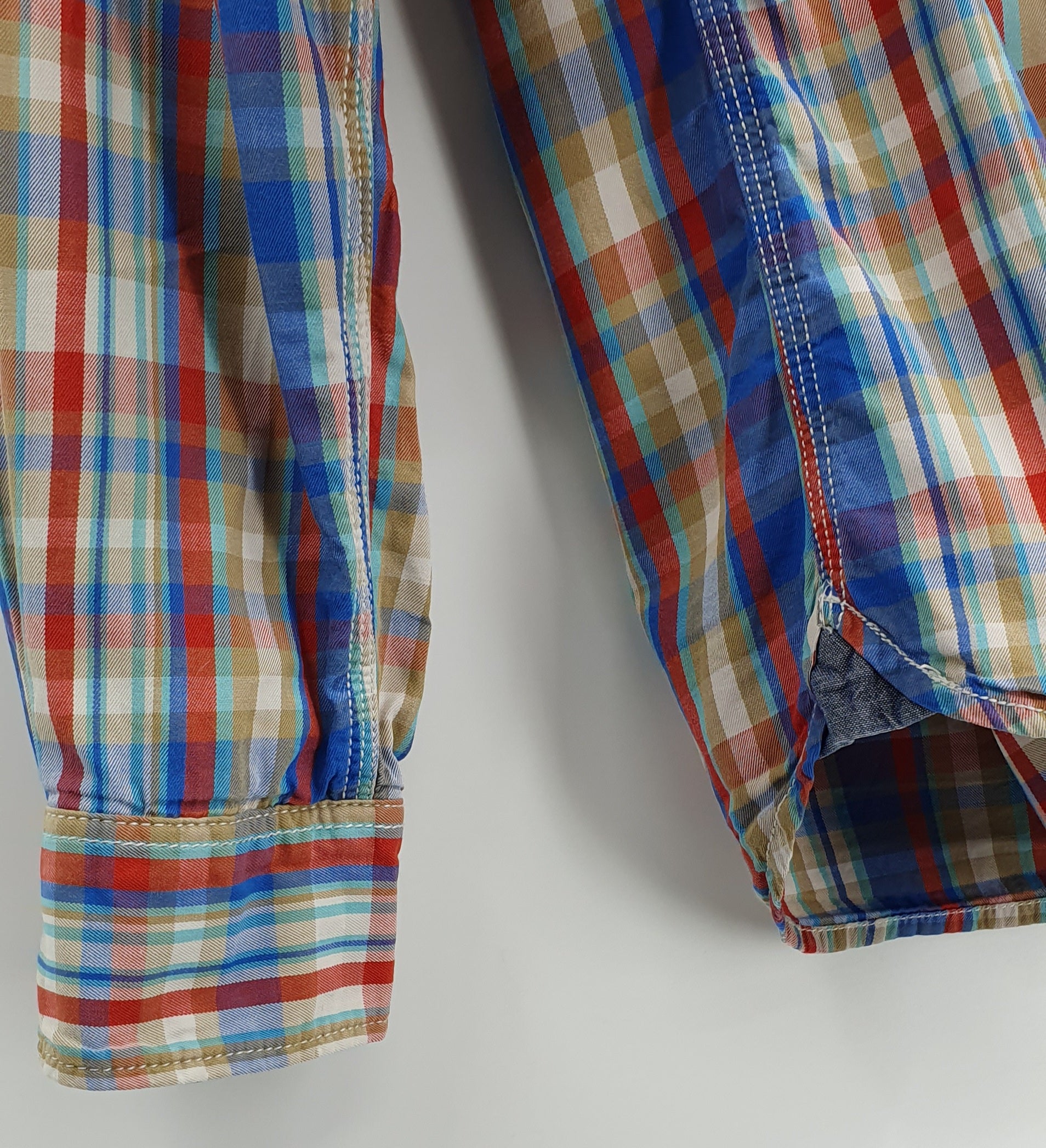 Levi's, checkered cotton shirt, size men's XS/S, women's 36/38