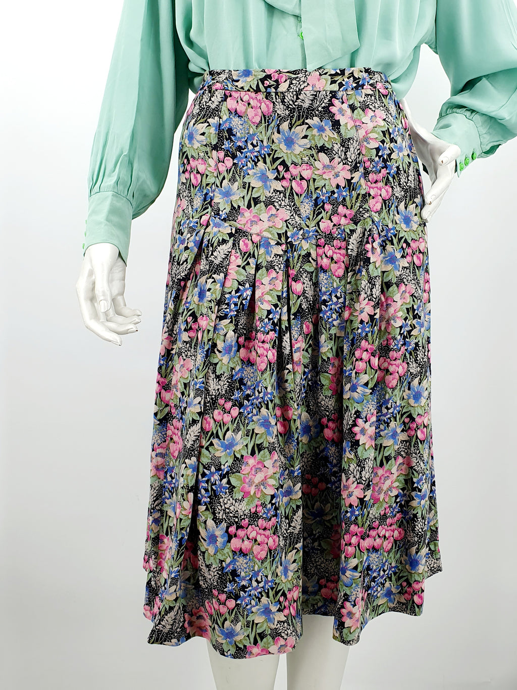 Jil's, black floral patterned skirt from the 80s, waist 70cm, size 36/38