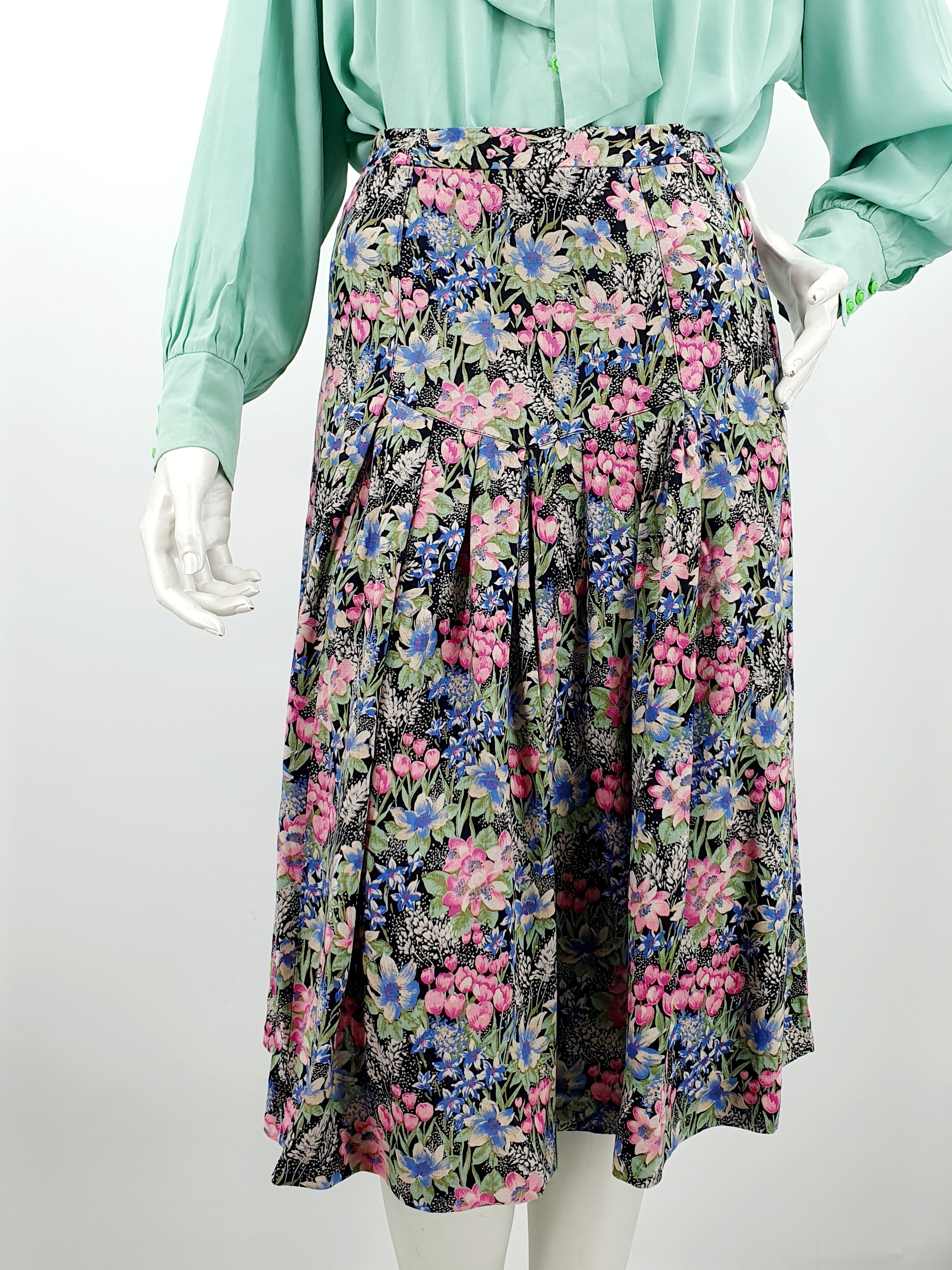 Jil's, black floral patterned skirt from the 80s, waist 70cm, size 36/38
