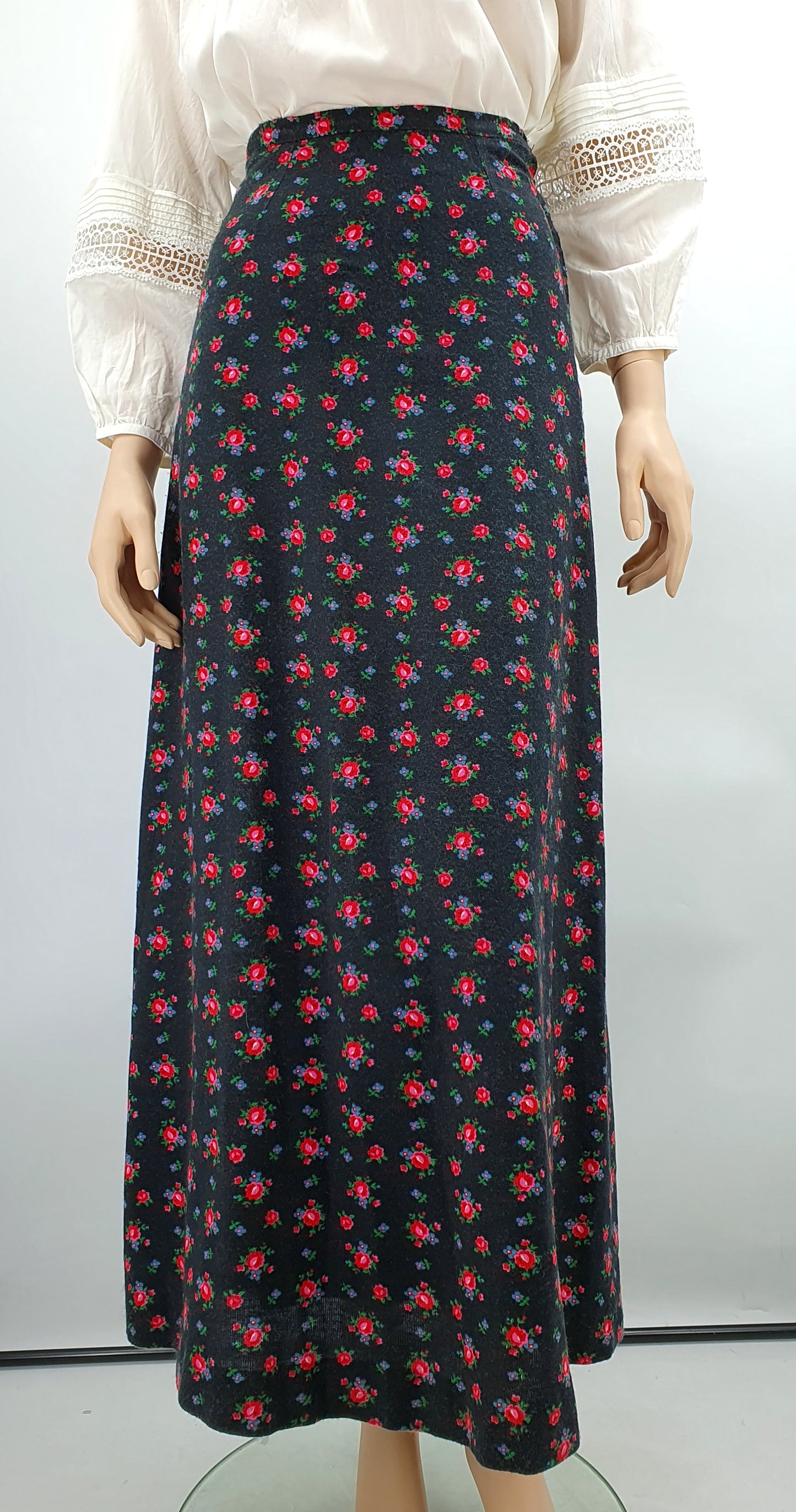 Tiklas, rose patterned maxi skirt, 70s, waist 62cm, size 32(34)