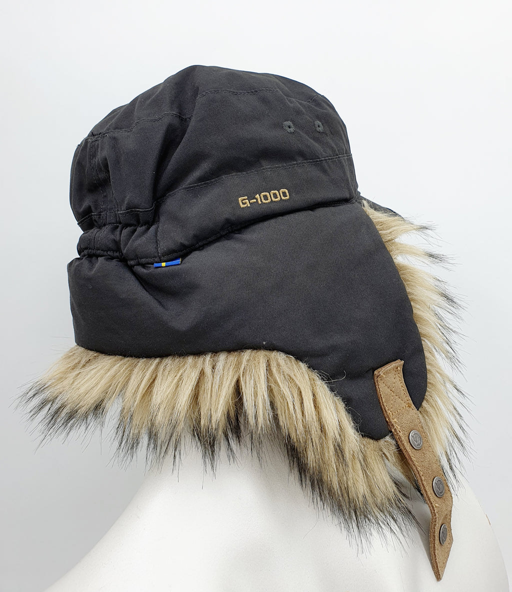 Fjällräven Woodsman cap 2000-luvulta, kuva takaa