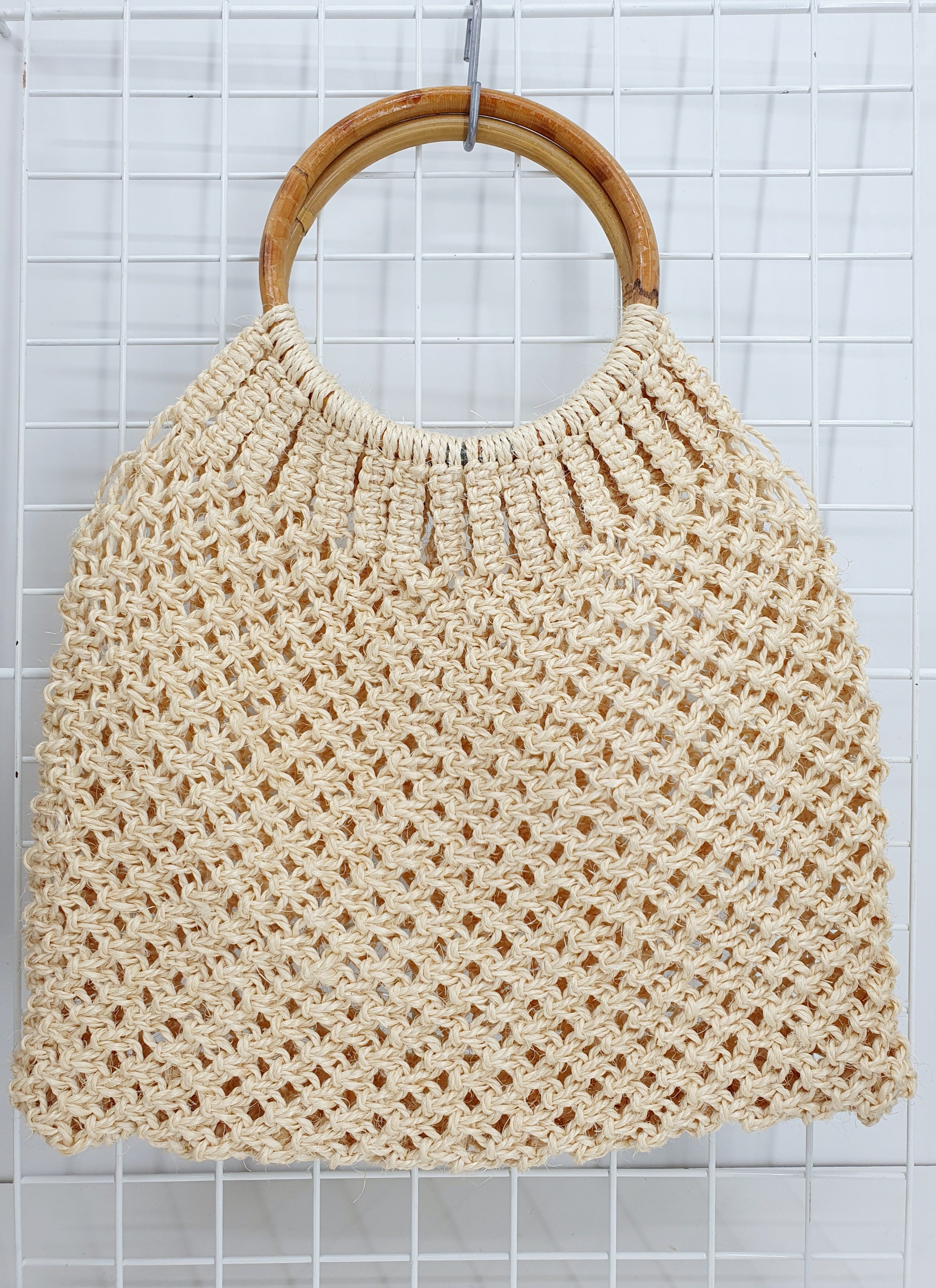 Juuttinarukassi 70-luvulta, rottinkikahvat