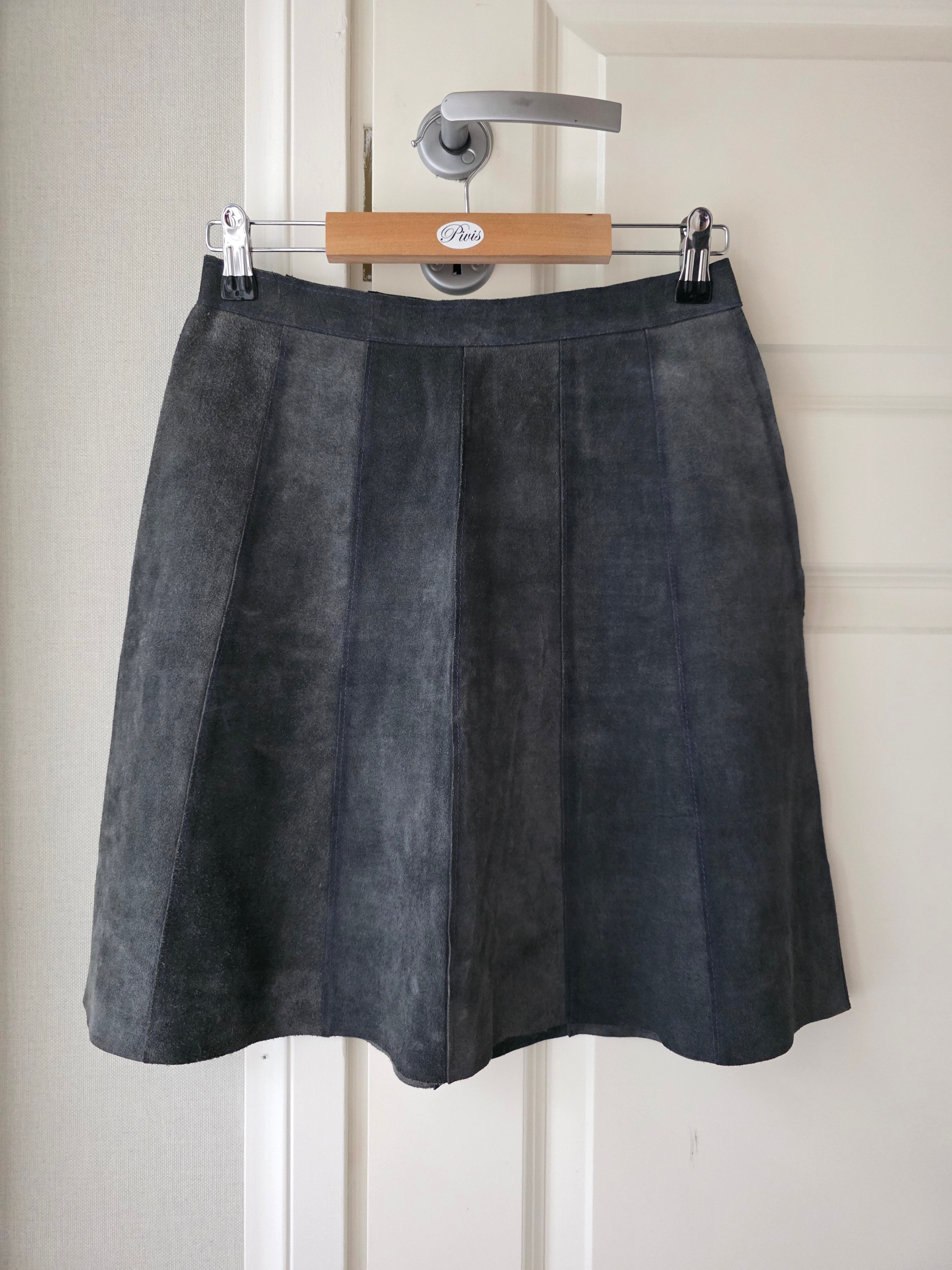Gray suede skirt from the 60s-70s, belt 68cm, size 34-36