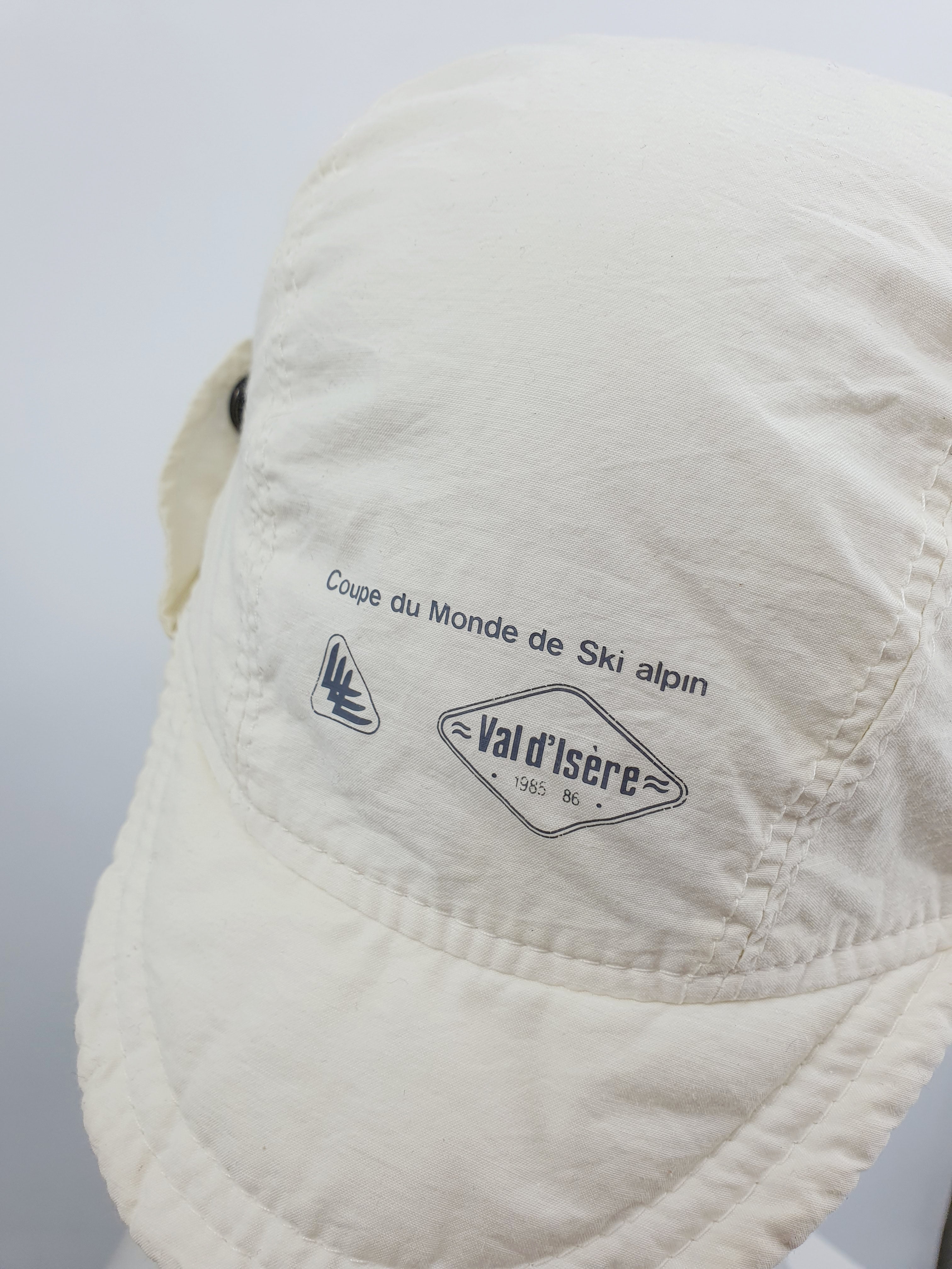 Luhta, white outdoor hat with alpine skiing motif, from the 80s