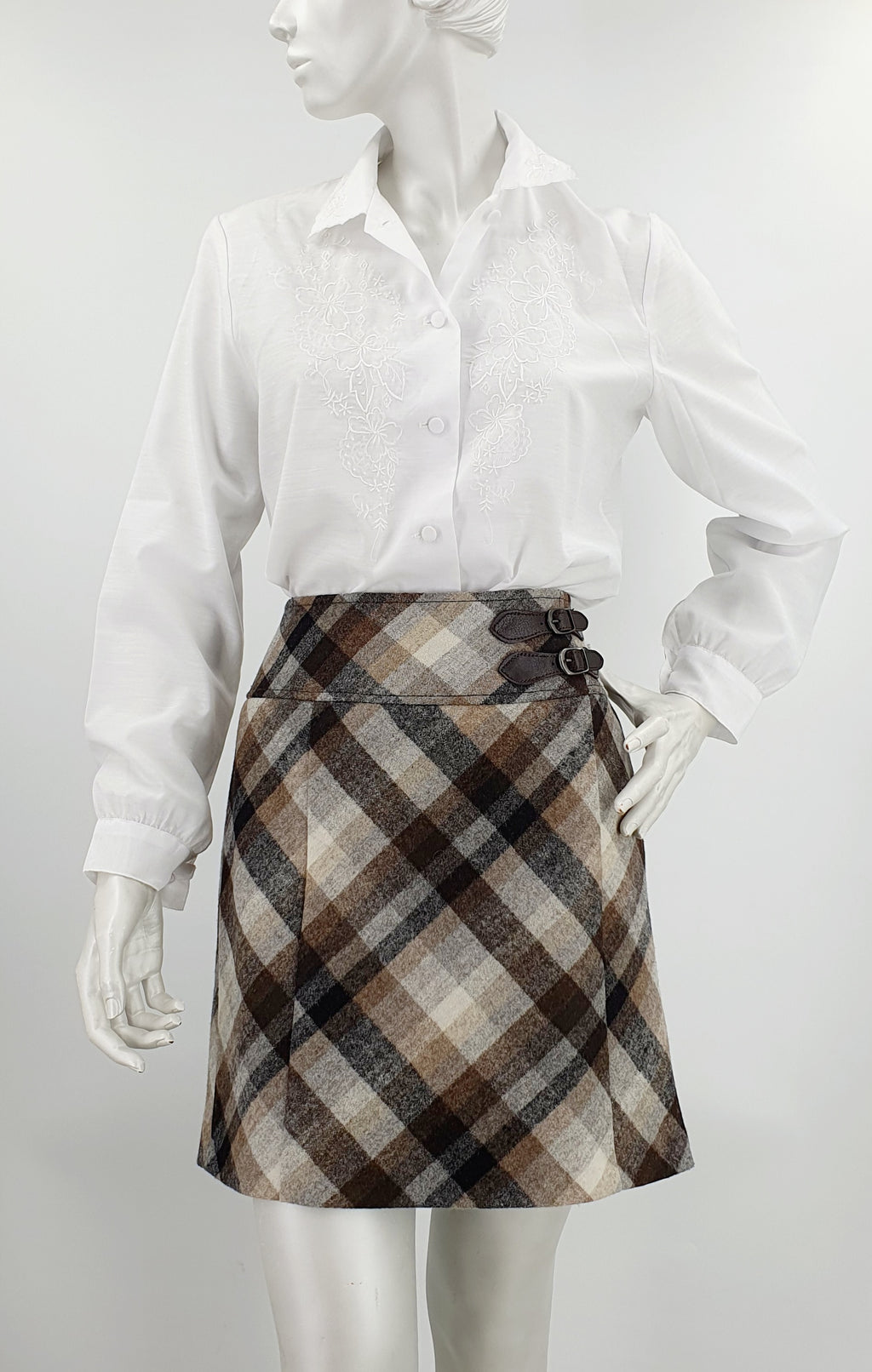 s.Oliver, short checkered autumn skirt from the 2000s, waist 76cm, size 36-38