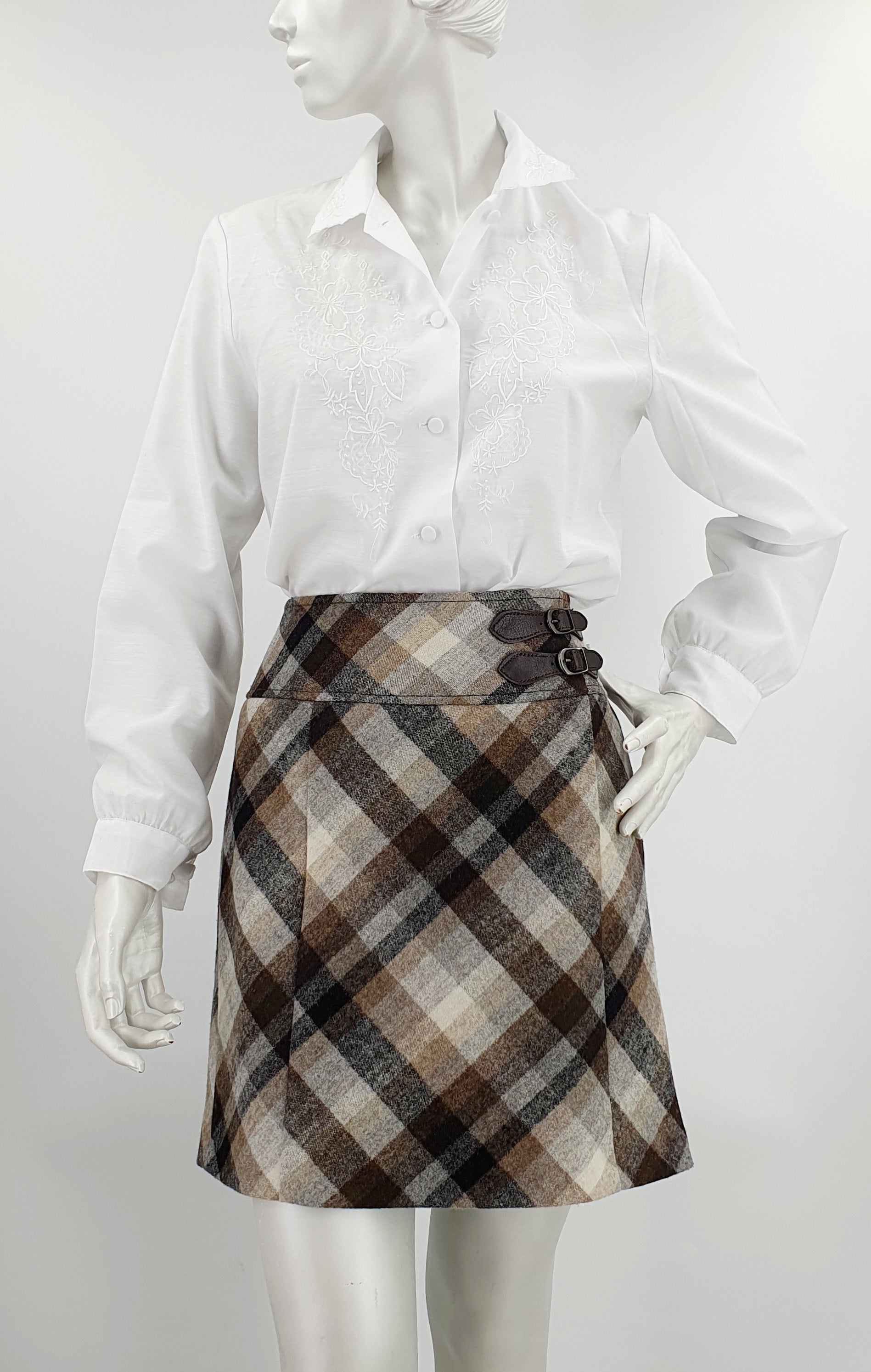 s.Oliver, short checkered autumn skirt from the 2000s, waist 76cm, size 36-38
