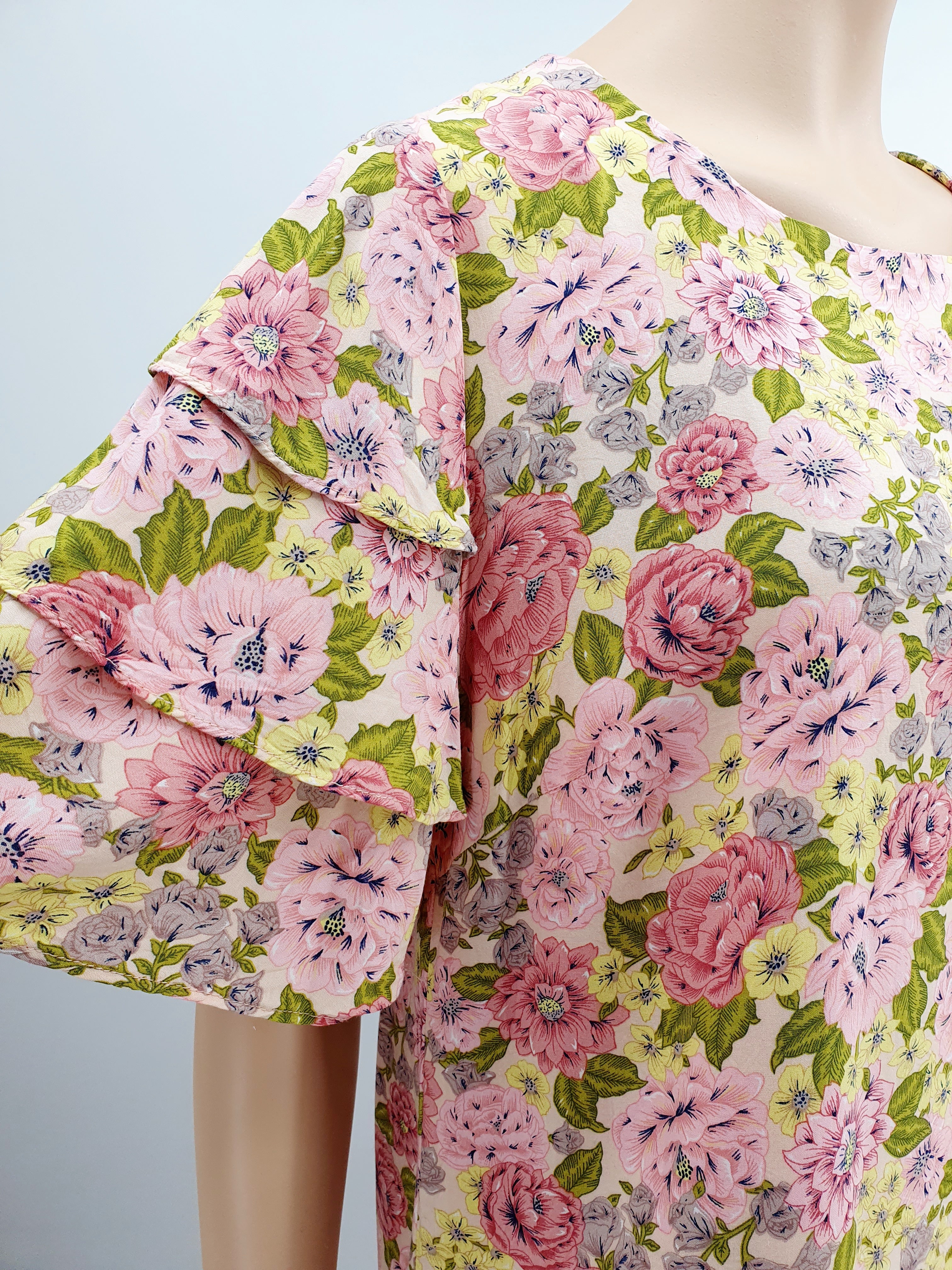 Pink viscose floral dress from the 90s-2000s, size 38-40