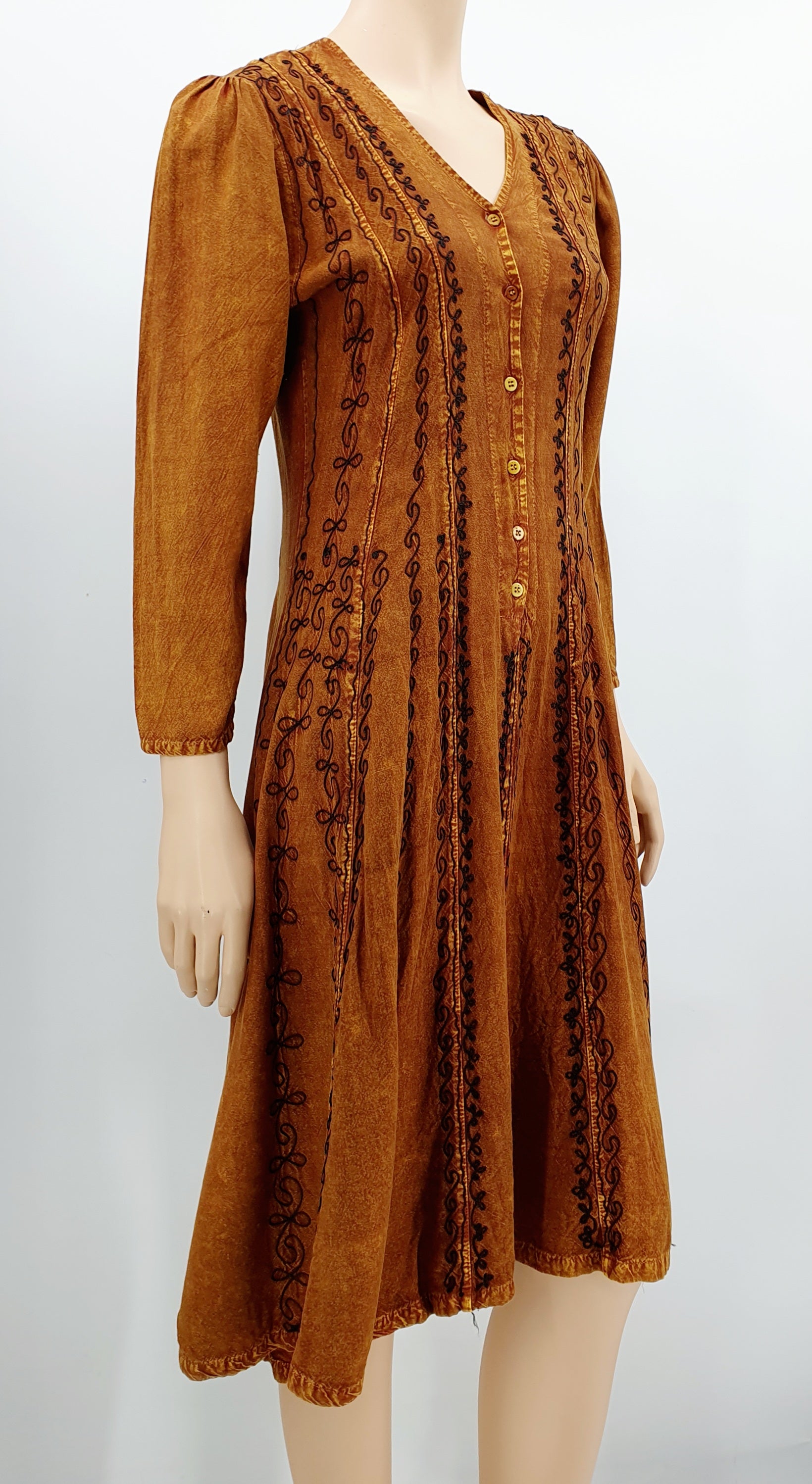 Sinapinruskea kirjottu viskoosimekko, kuva sivulta