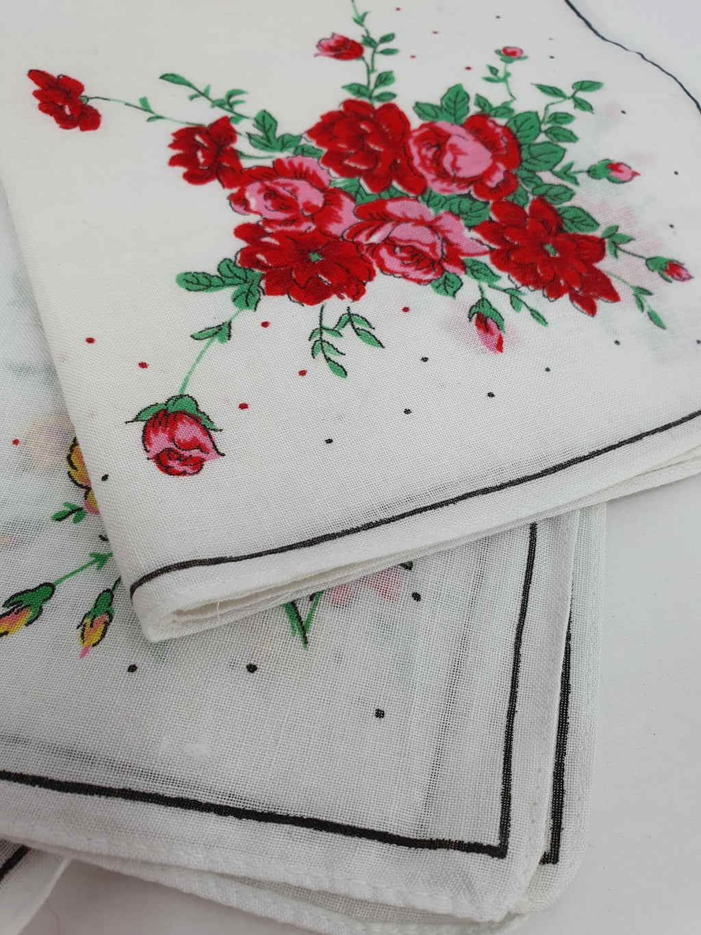 Vintage kangasliinat 3kpl, 1980-luku, lähikuva kukkakuviosta