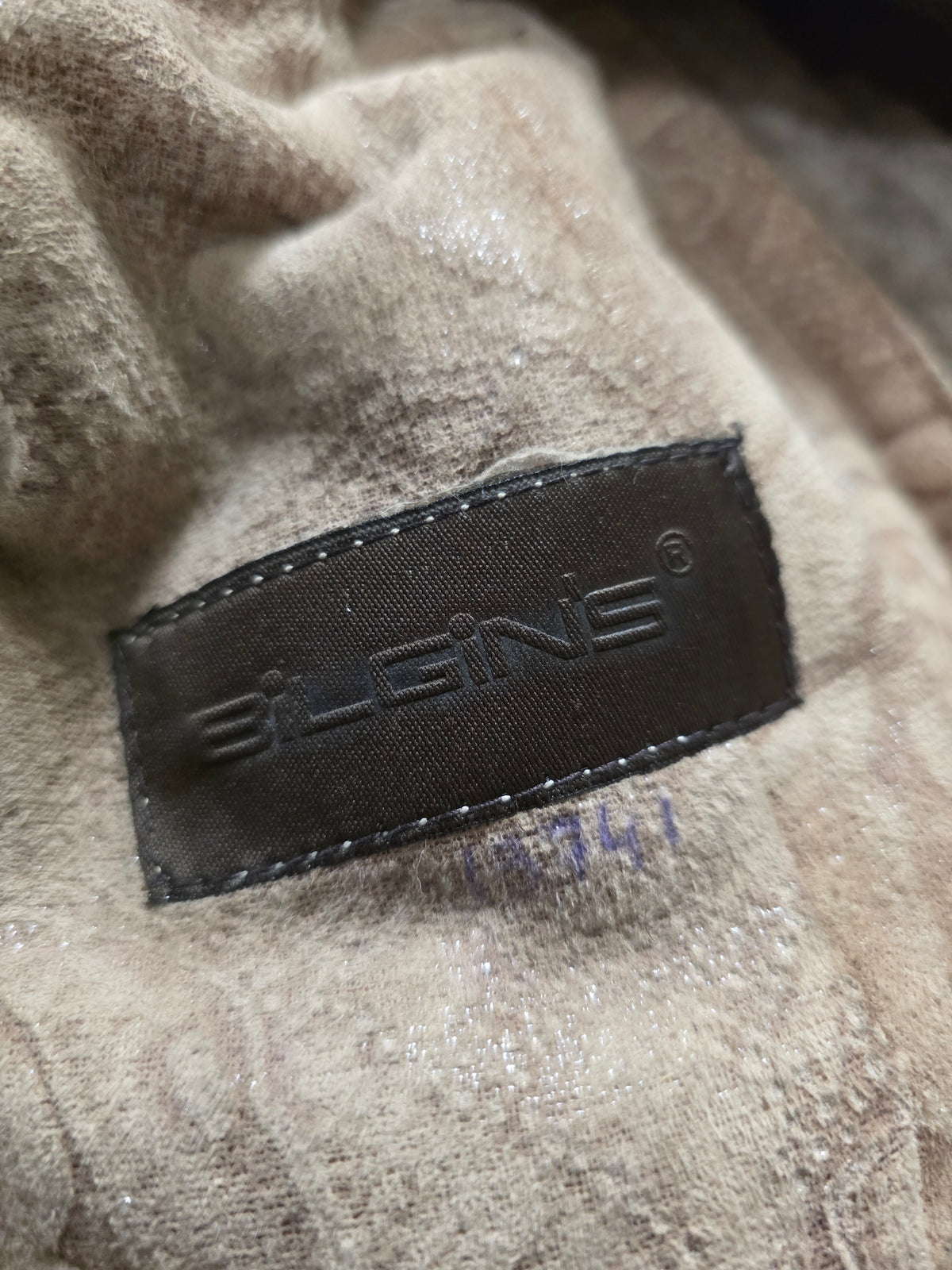 Bilgin´s lampaannahkatakki turkis somisteilla, väri beige, kuva tuotelogosta