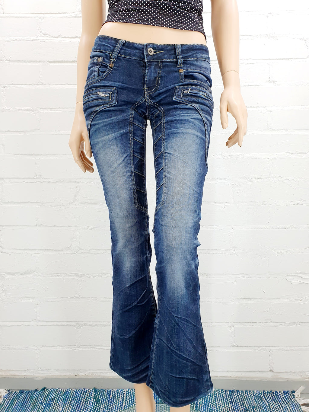 BT Jeans, tummansiniset flare-farkut 2000-luvulta, Y2K-jeans