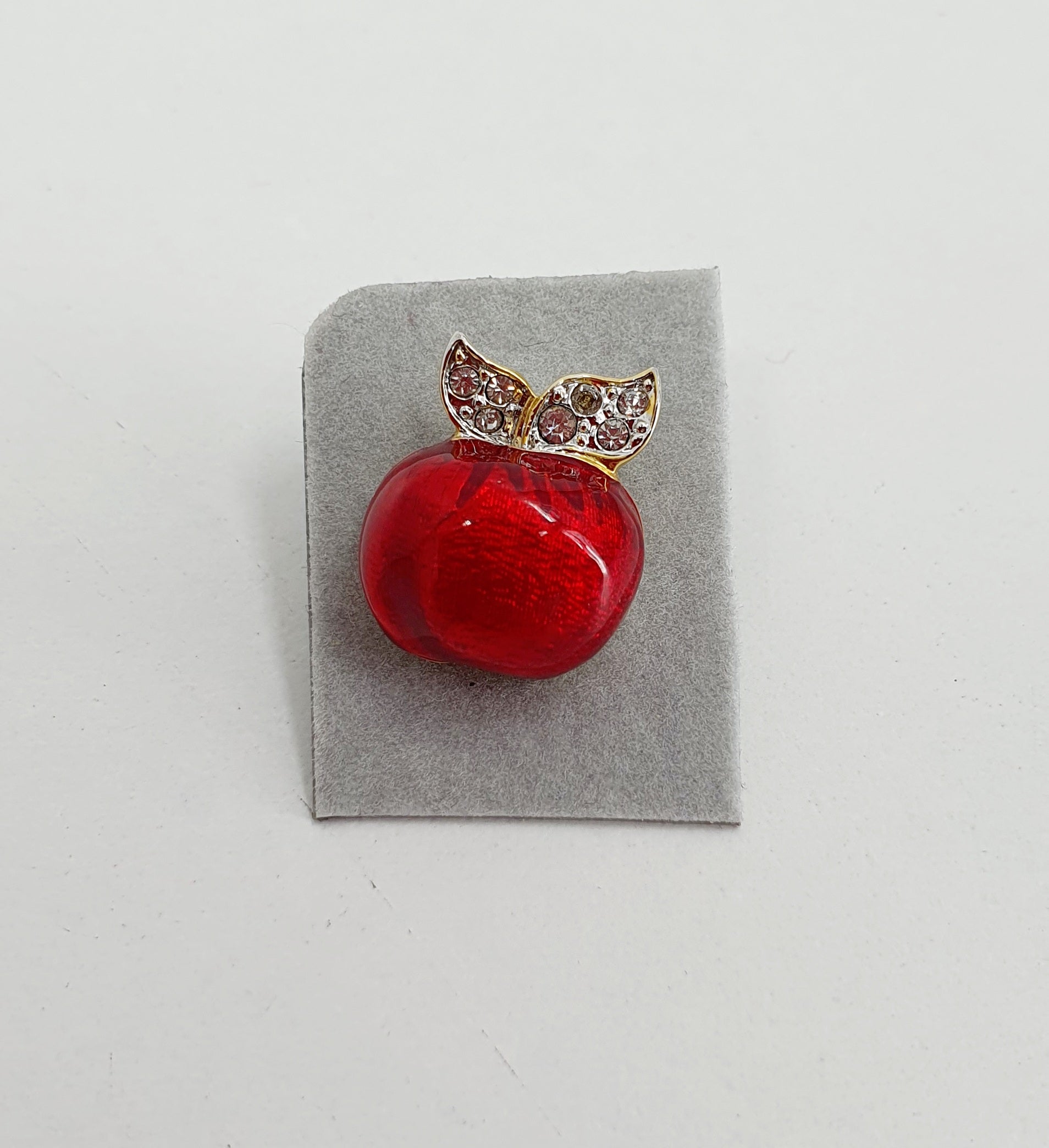 Cabouchon pins, three types, apple/strawberry/wasp