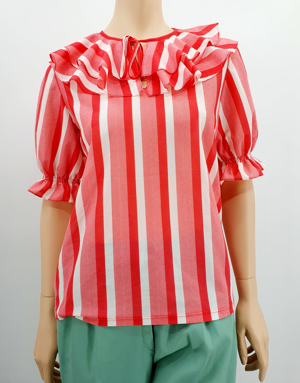 Lyhythihainen raitapaita 70-luvulta, väri marjanpunainen-valkoinen