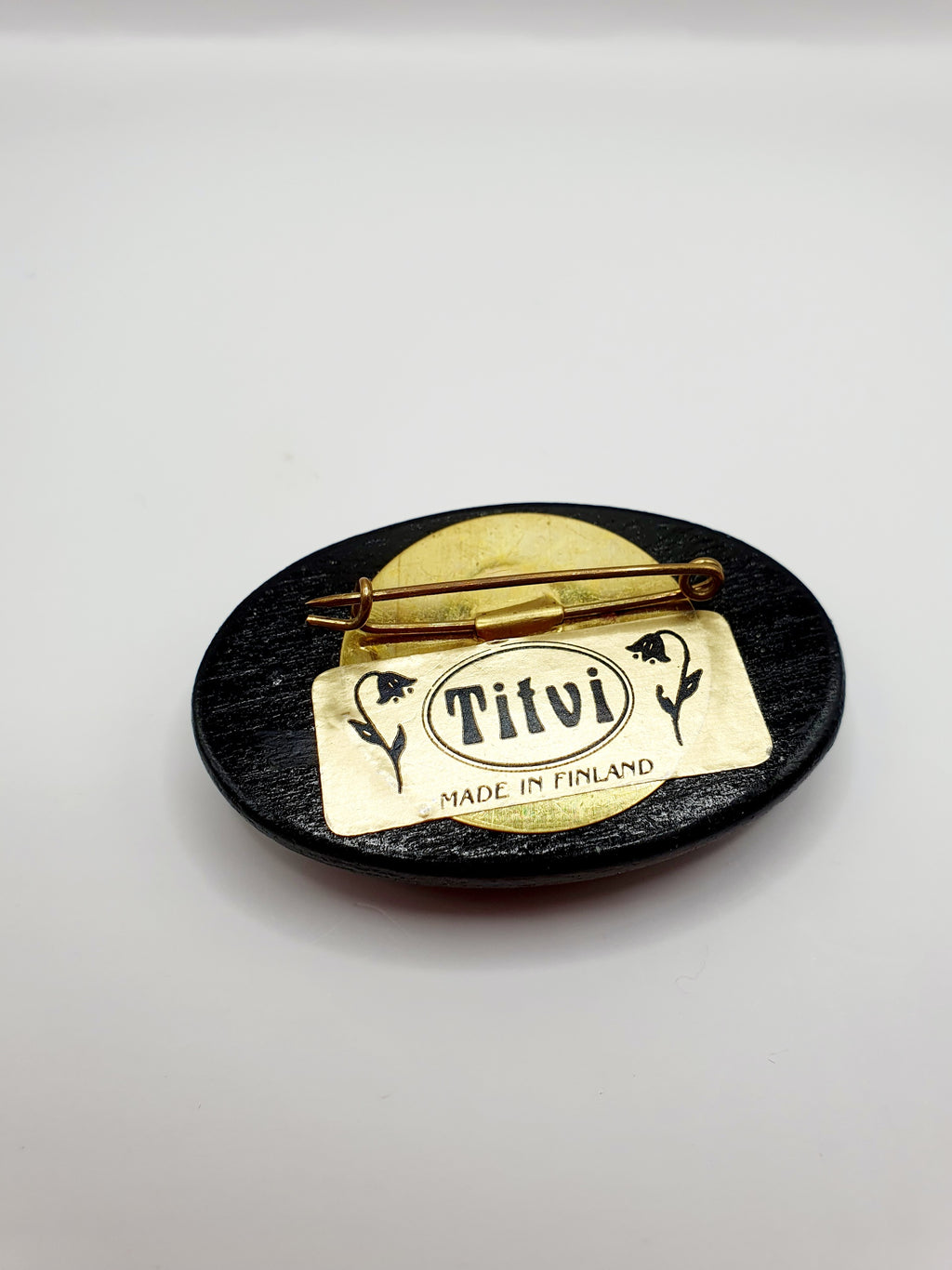 Black oval brooch from the 80s | Finnish handicraft