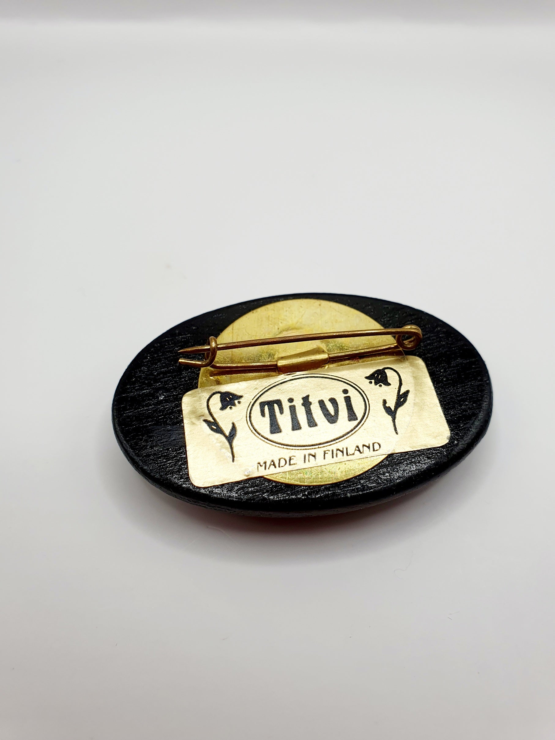 Black oval brooch from the 80s | Finnish handicraft