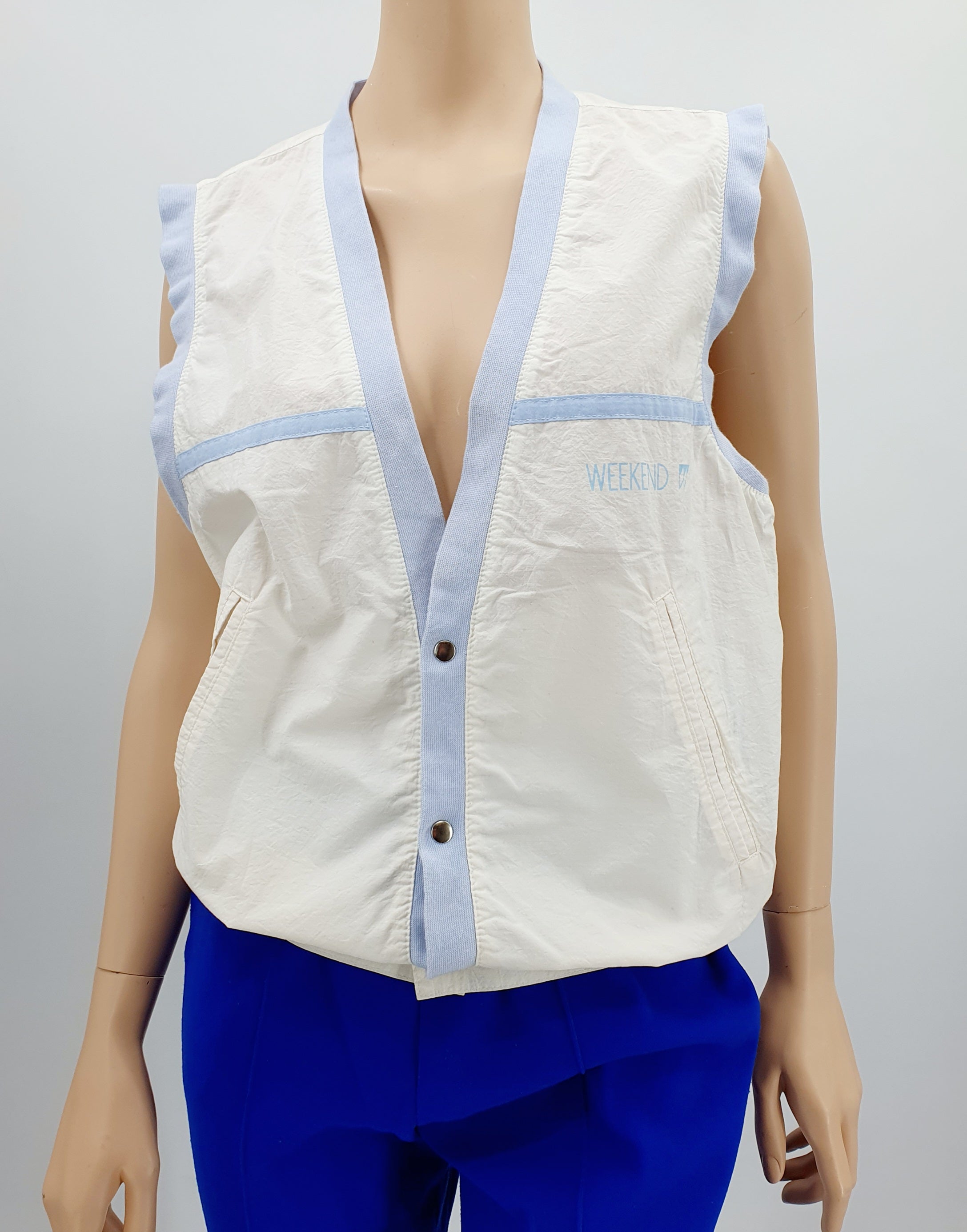 Weekend, valkoinen liivi 80-luvulta, nepparikiinnitys, väri valkoinen/vaaleansininen