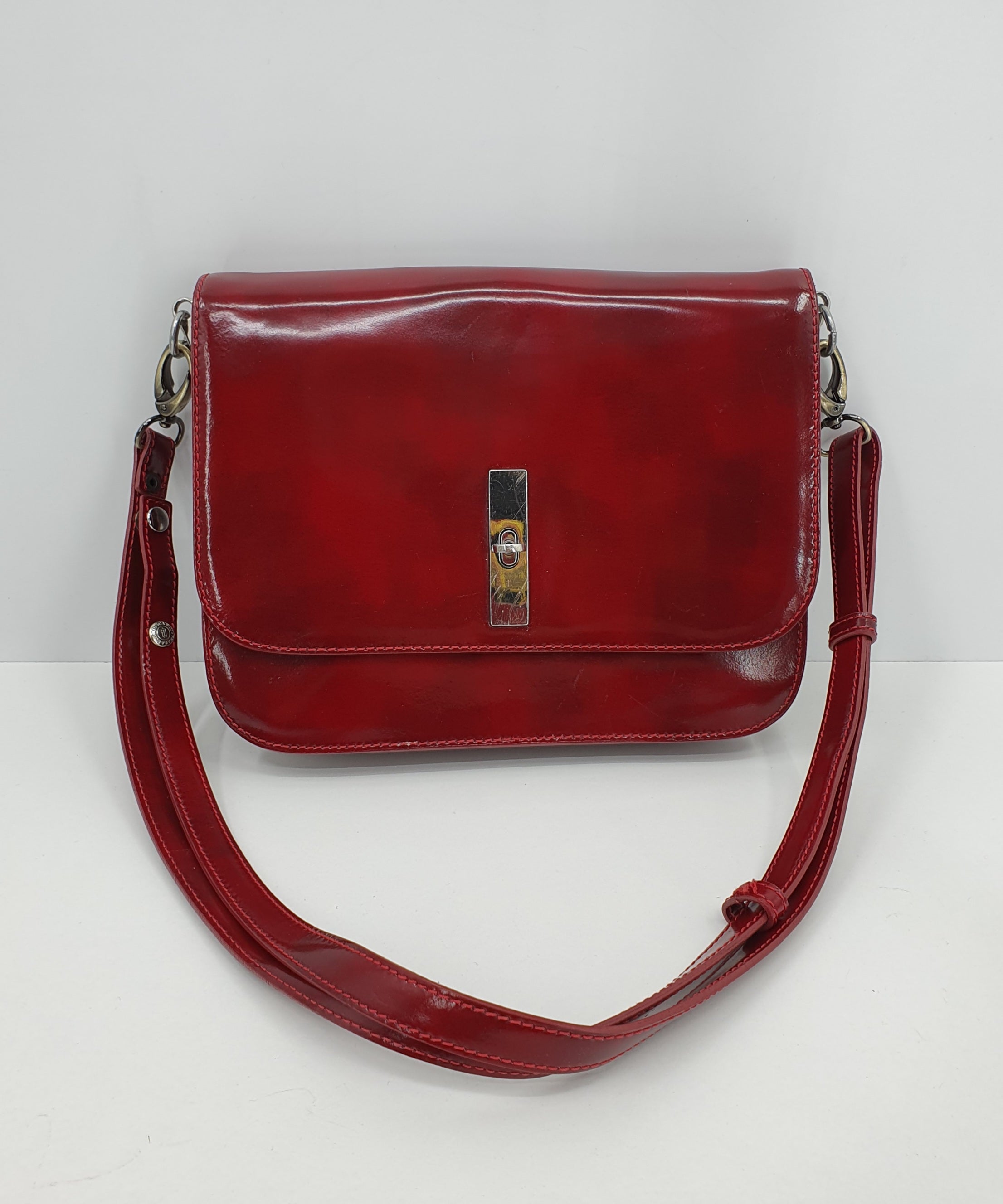 Tosca Blu, punainen vintage kiiltonahkalaukku, aitoa nahkaa