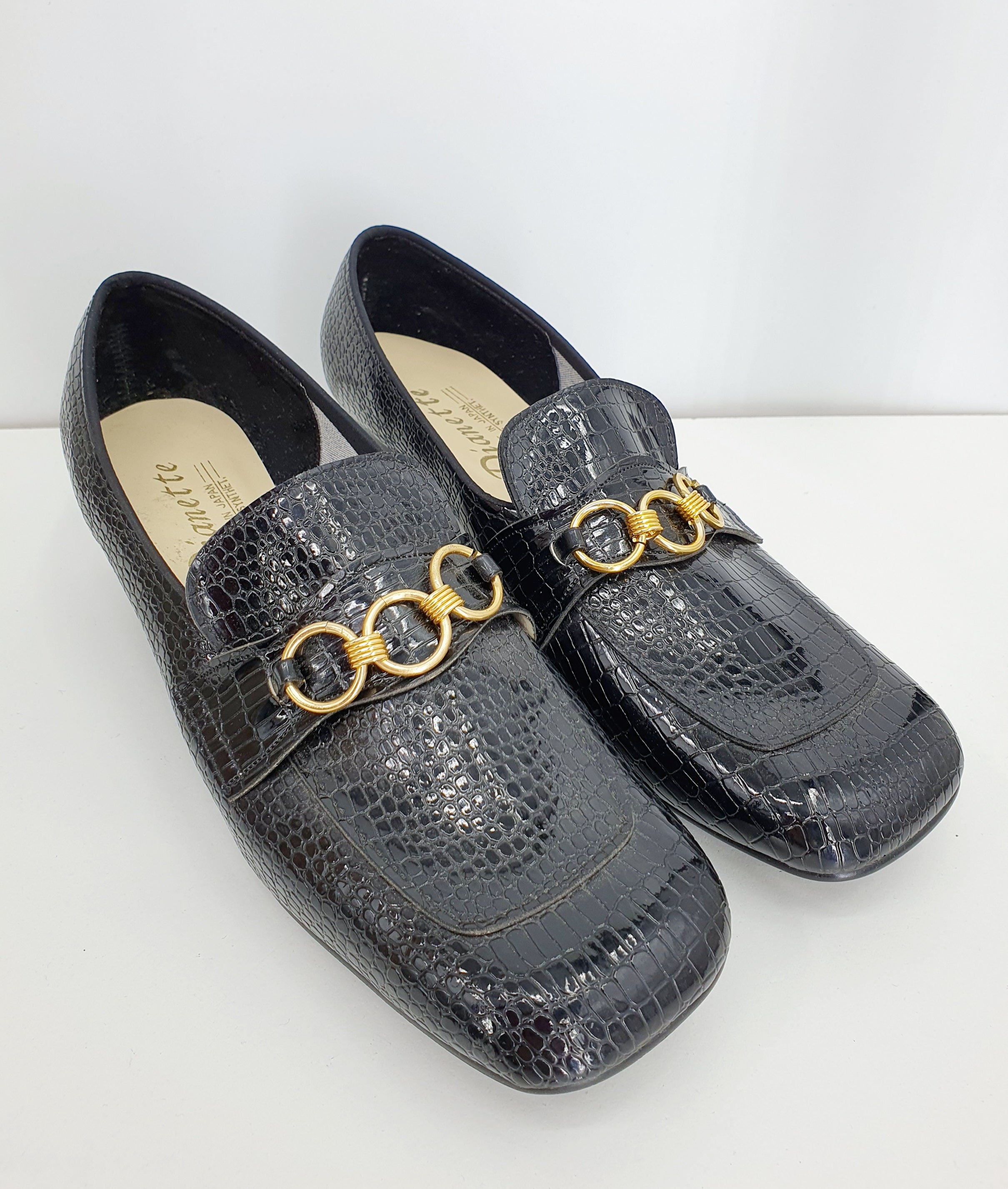 Kiiltonahkaiset vintage avokkaat 70-luvulta, tasakärki, väri musta, kuva edestä