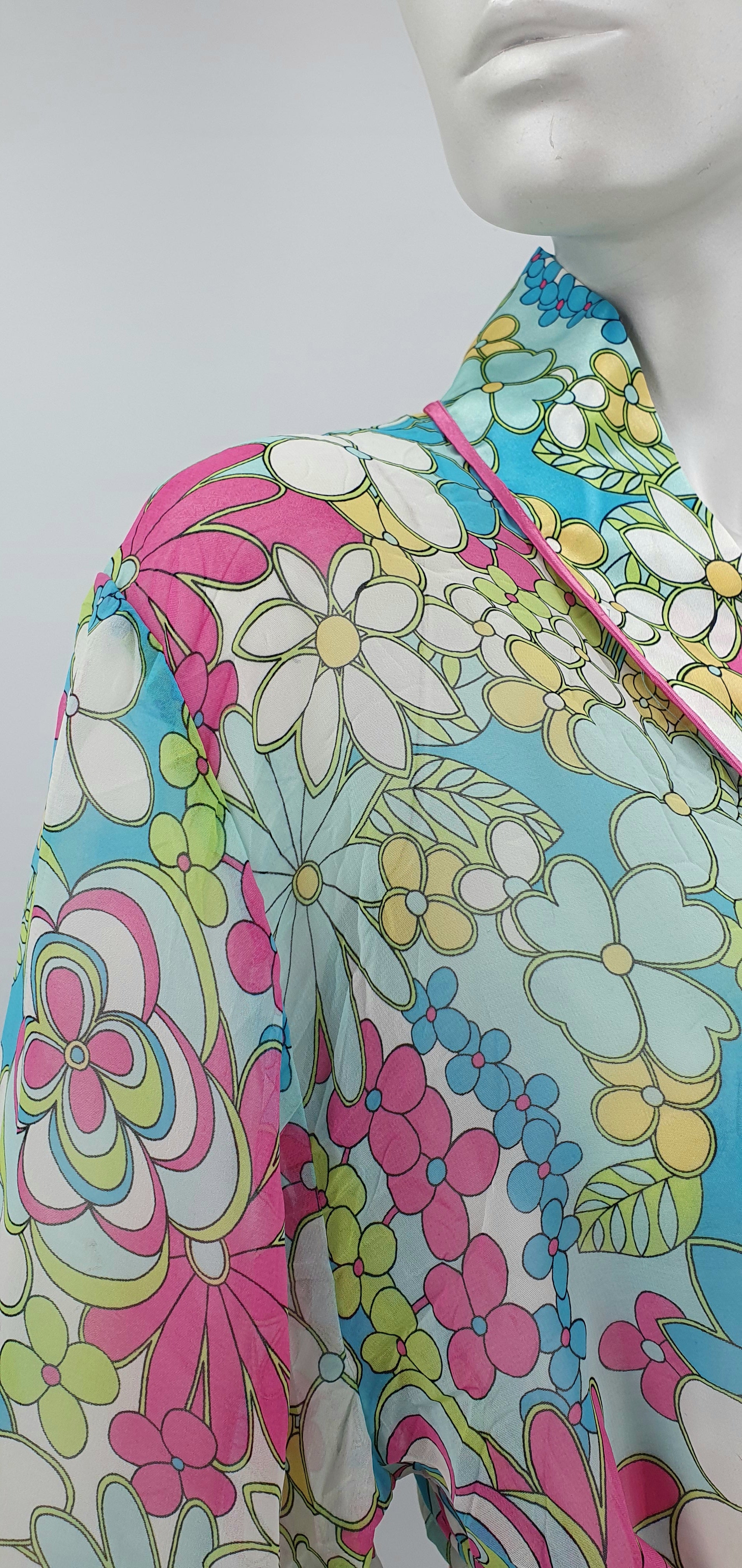 Delicates, colorful floral pattern dressing gown, size 36