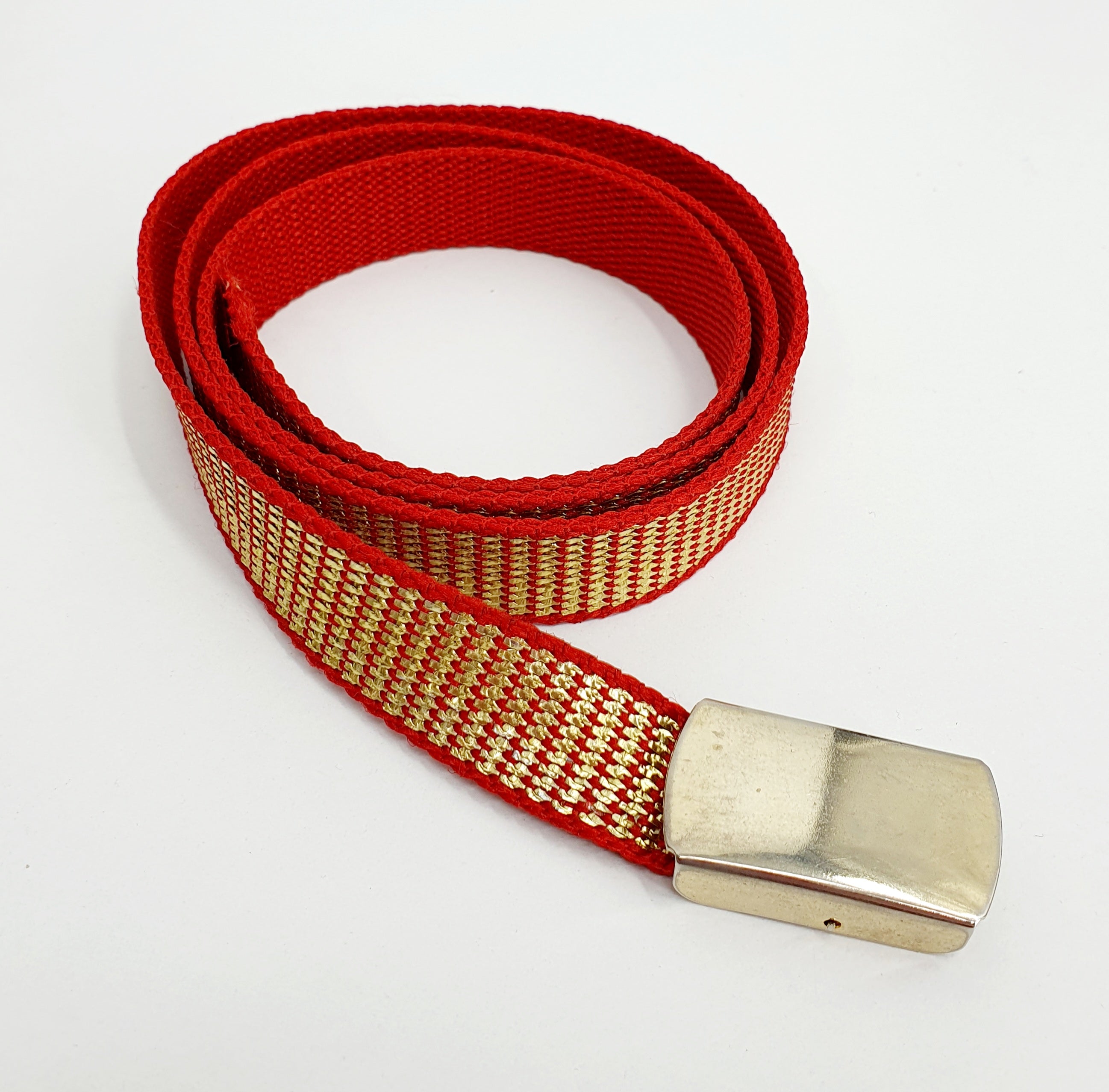 Kapea vintagevyö 80-luvulta, väritys punainen-kulta