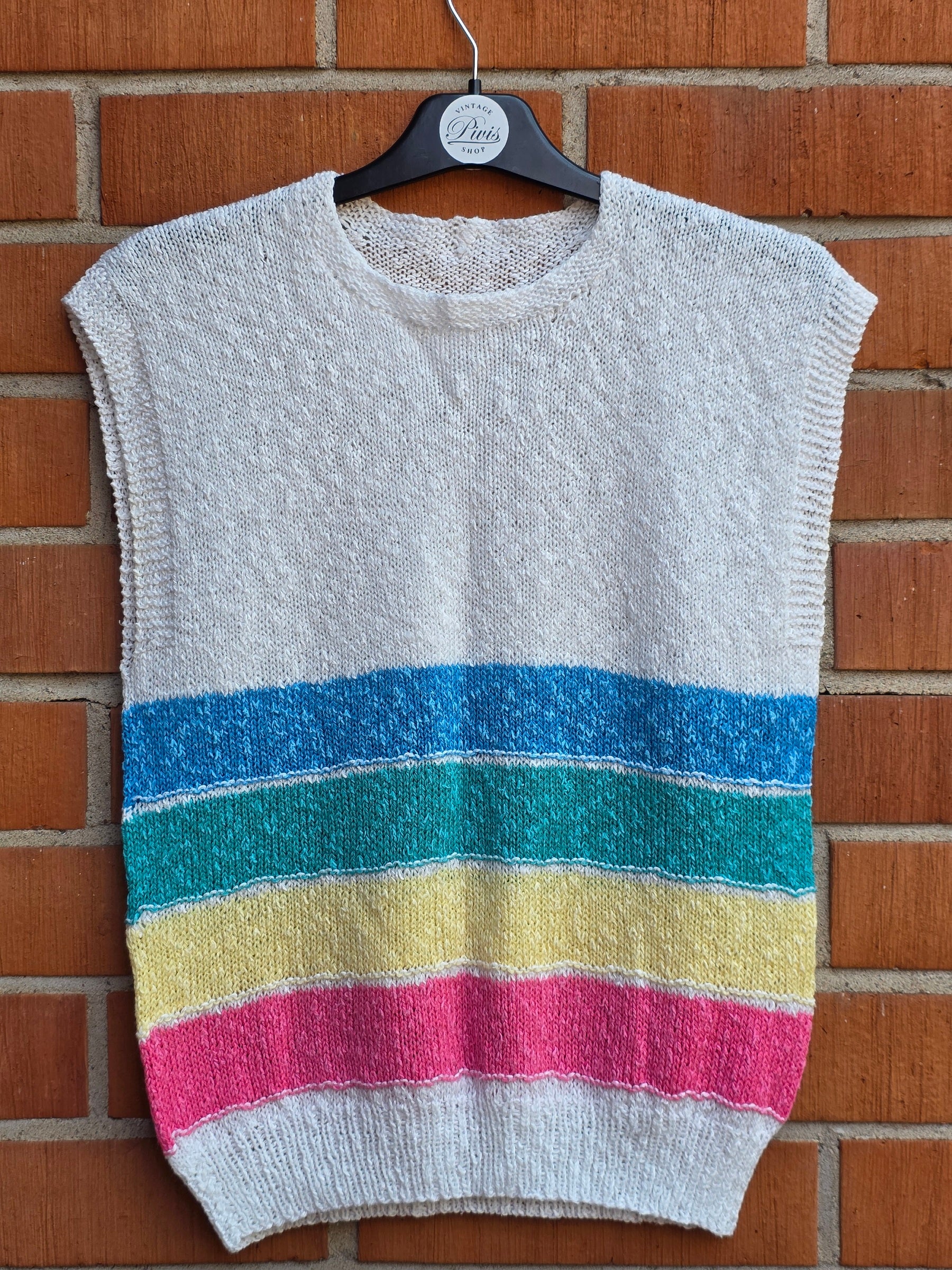 Sleeveless knitted top from the 80s, size 38