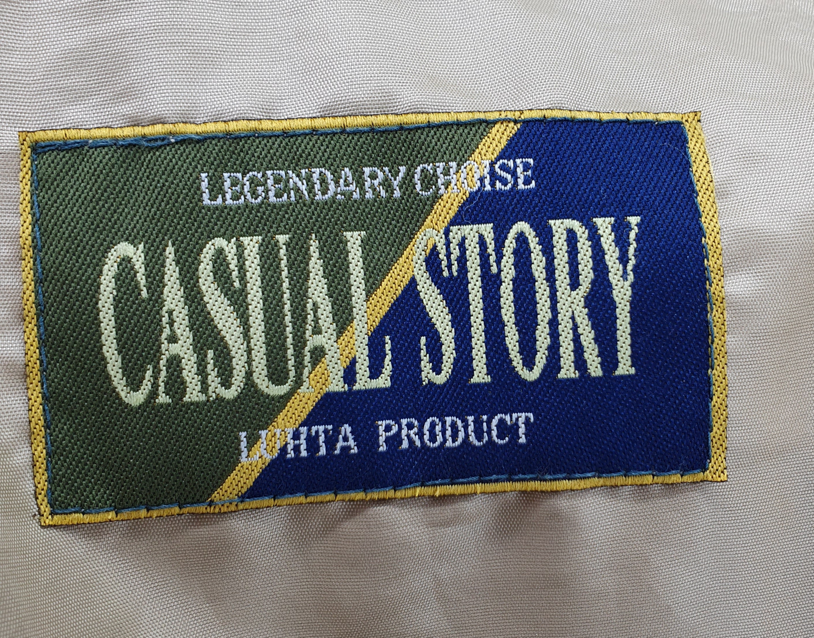 Vihreä miesten vintagetakki 90-luvulta, pusakkamalli, kuva logosta