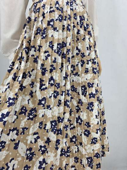 Design product, pleated skirt from the 90s, waist 72cm, size 36