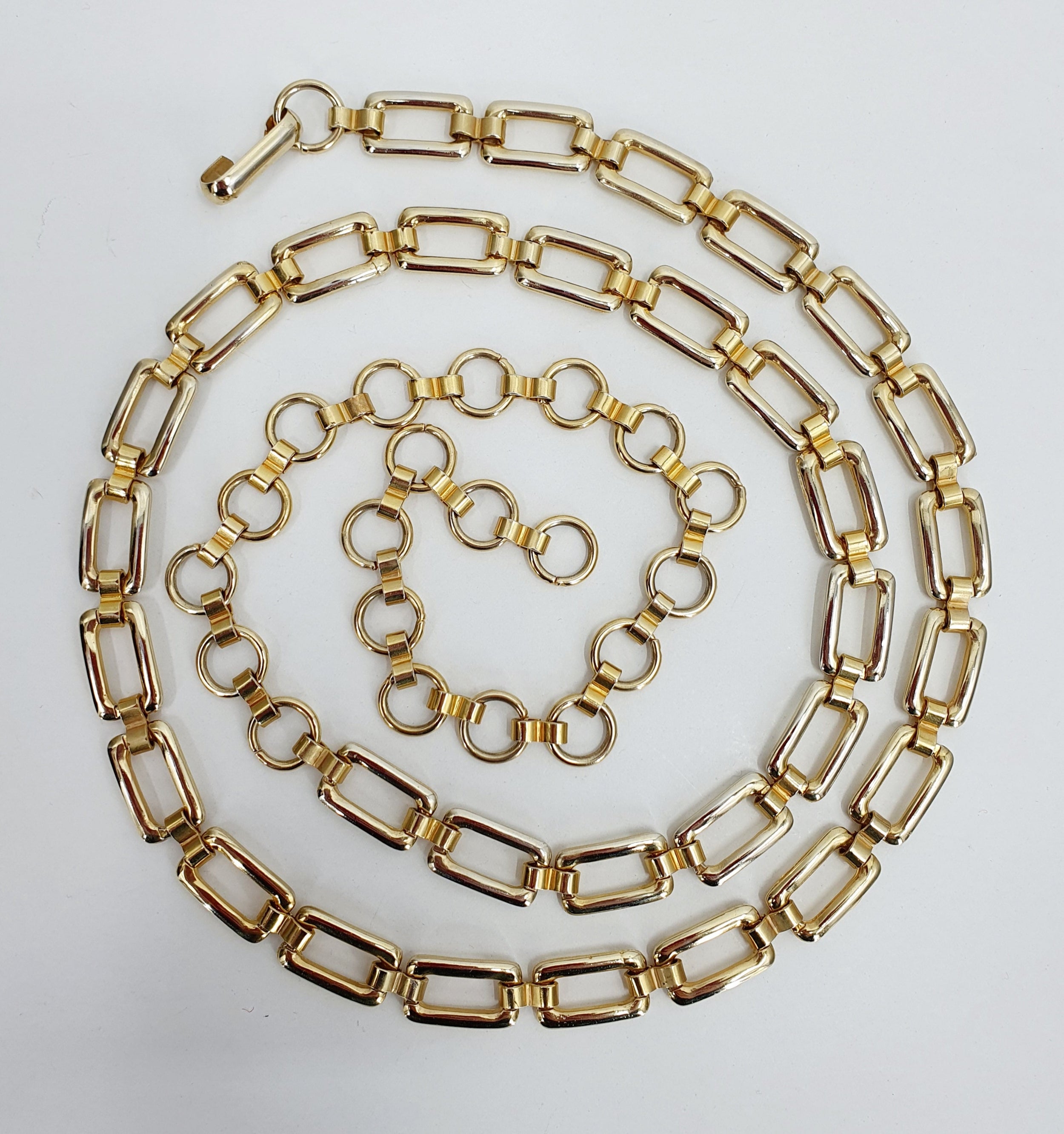 Kullanvärinen metallinen lannevyö 70-luvulta 