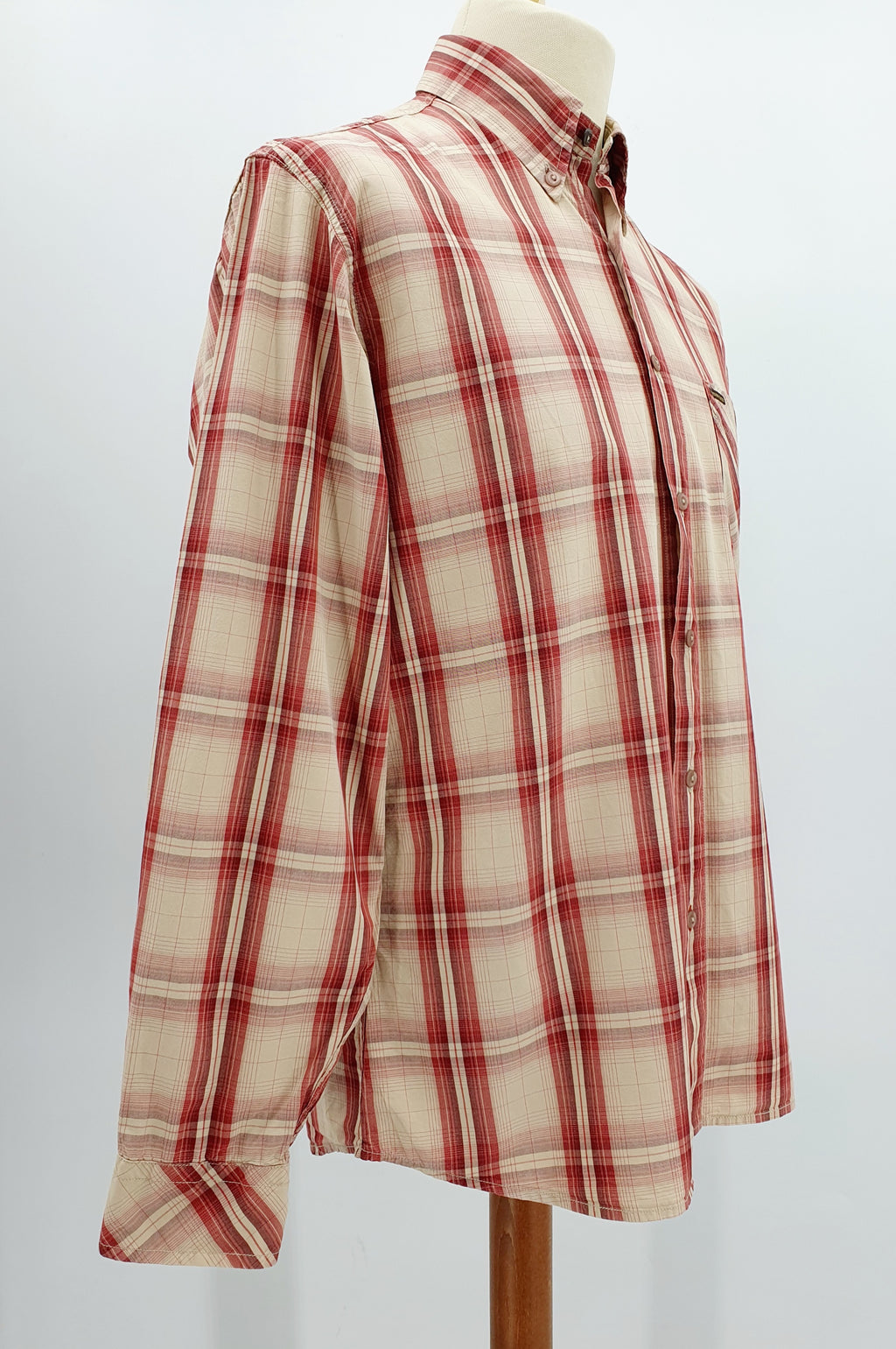 Marlboro Classics puuvilla ruutupaita, väri beige-punainen, kuva sivulta