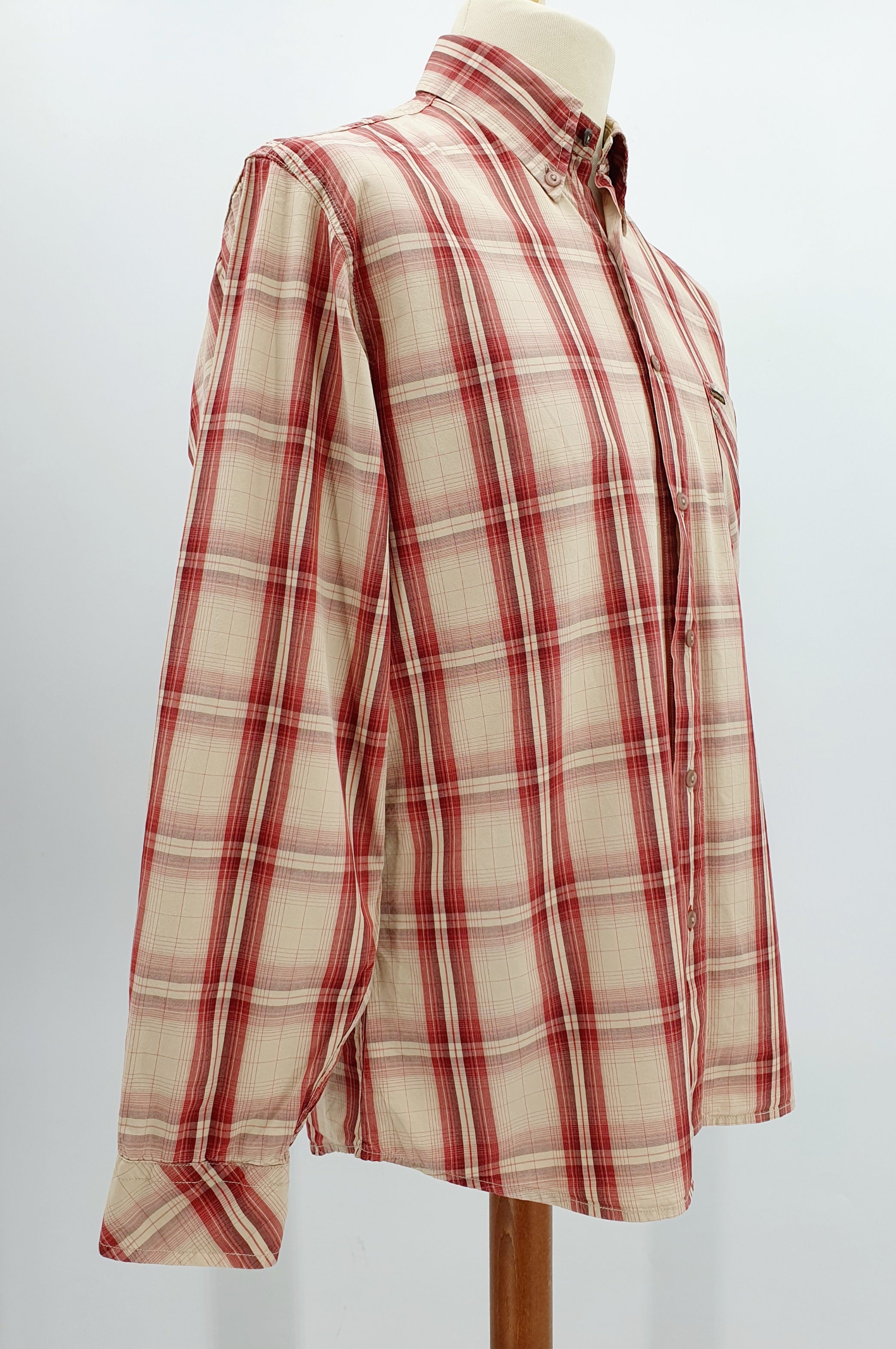 Marlboro Classics puuvilla ruutupaita, väri beige-punainen, kuva sivulta