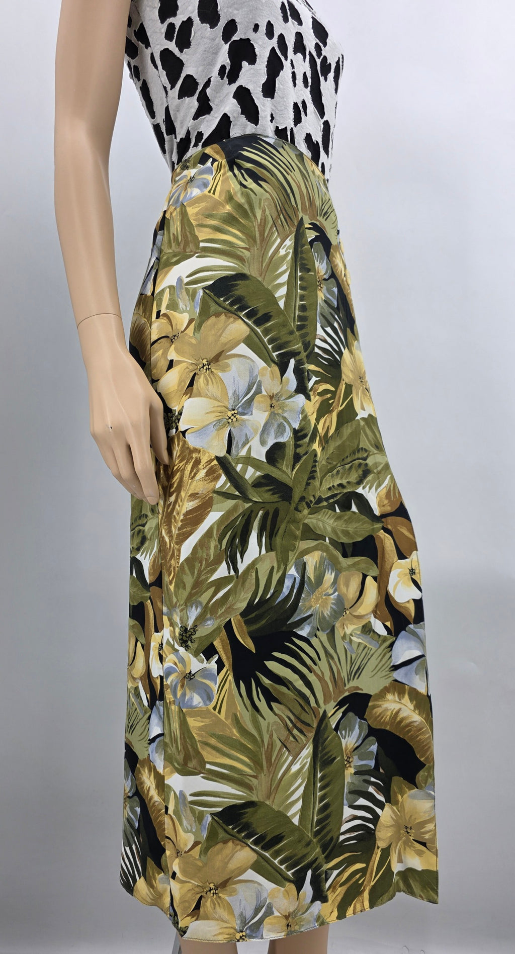 KappAhl, leaf pattern wrap skirt from the 2000s, waist 72cm, size 36/38