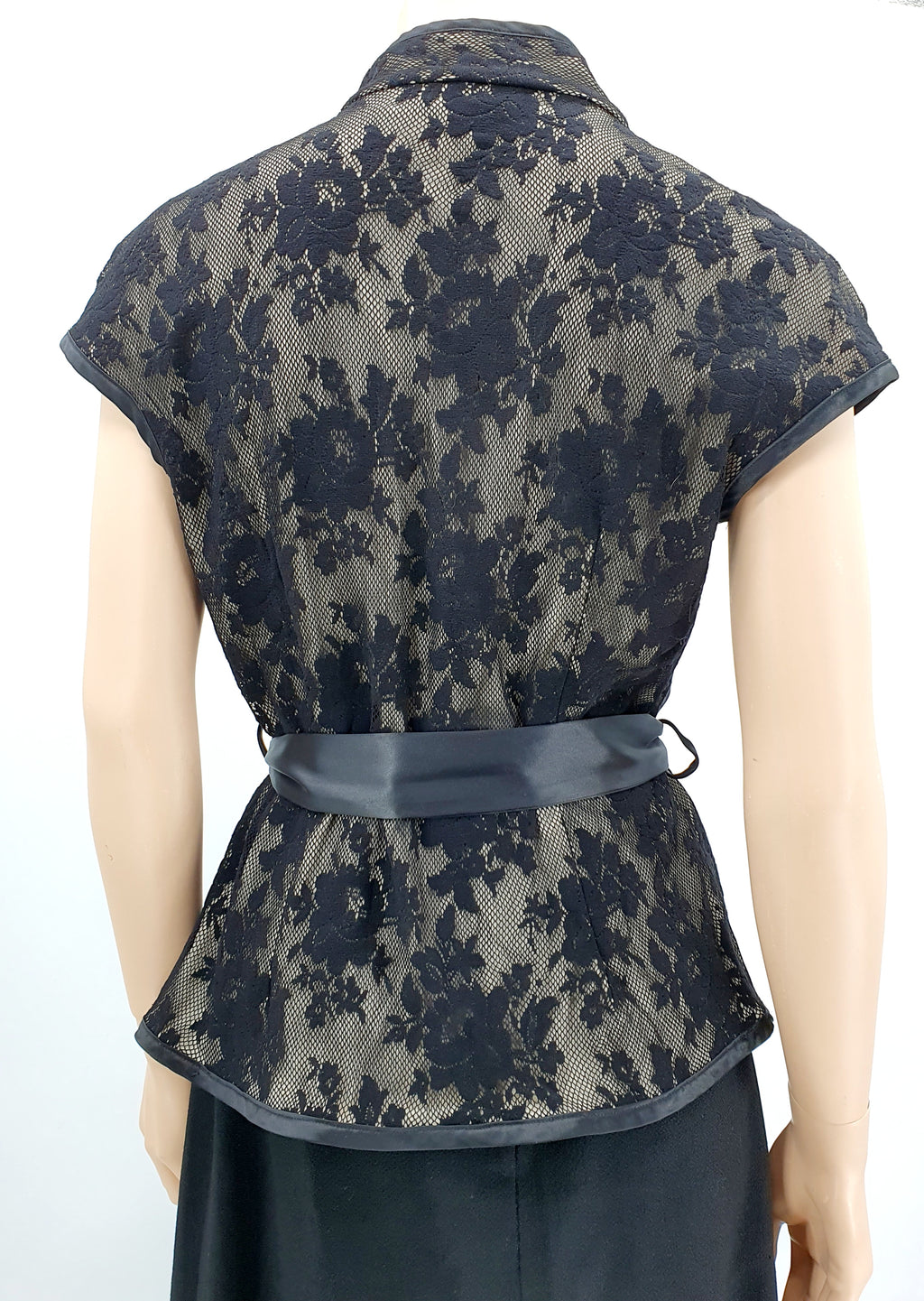 Molly-Jo, lyhythihainen juhlatoppi 2000-luvulta, koko 42