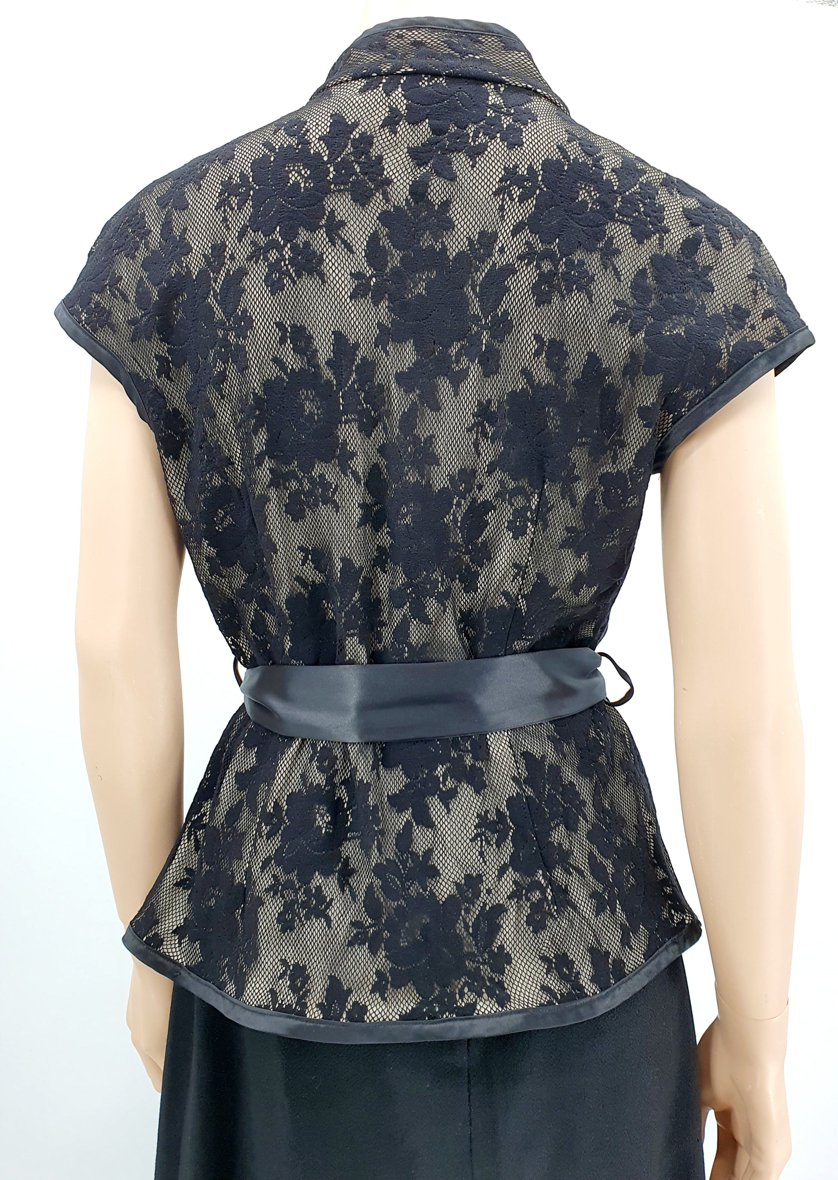 Molly-Jo, lyhythihainen juhlatoppi 2000-luvulta, koko 42