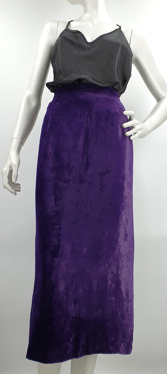 Midi length velvet skirt from the 80s-90s, color purple, belt circumference 84cm, size 40-42