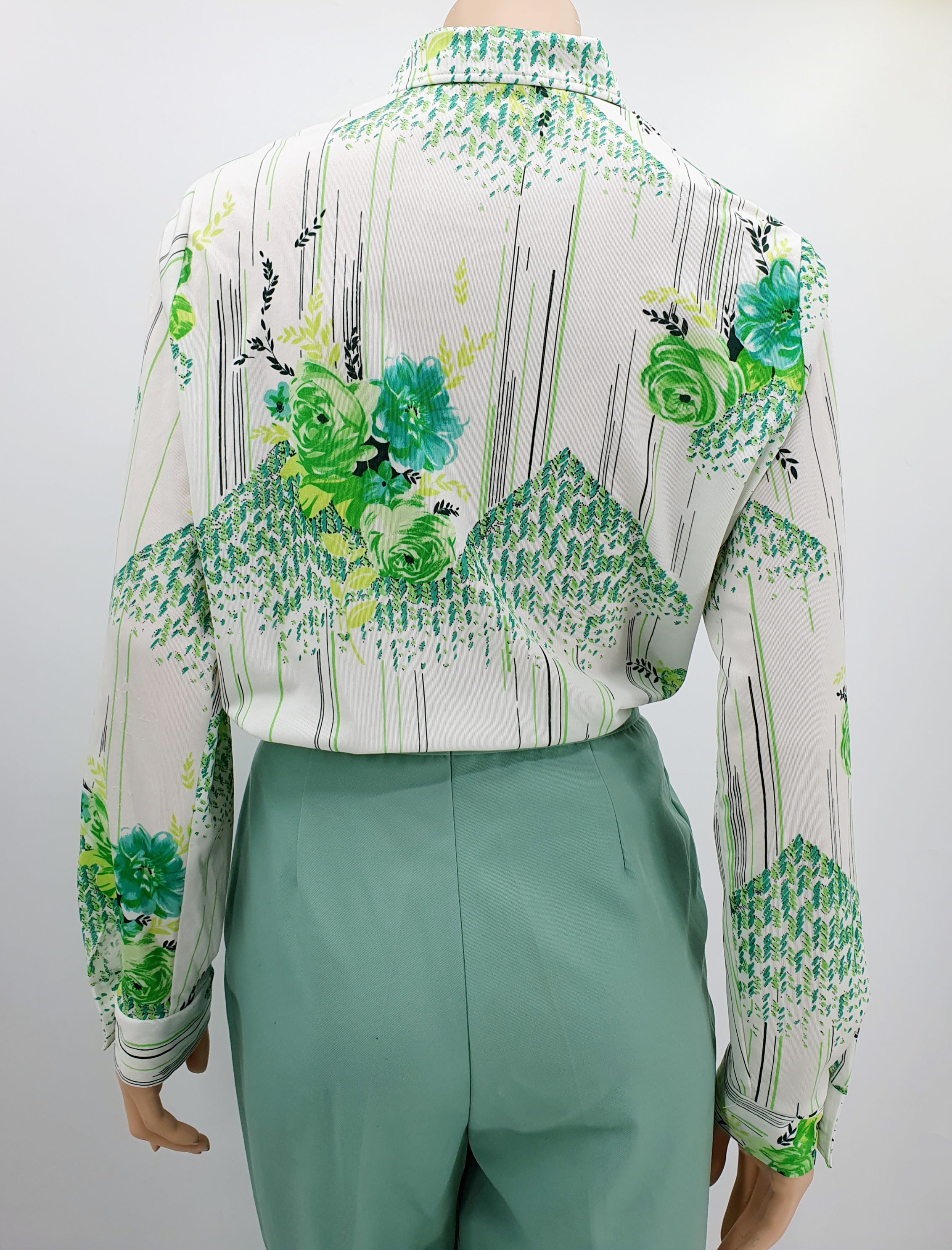 Vinetta, vihreä-valkoinen pitkähihainen vintagepaita 70-luvulta, kuva selkäpuolelta