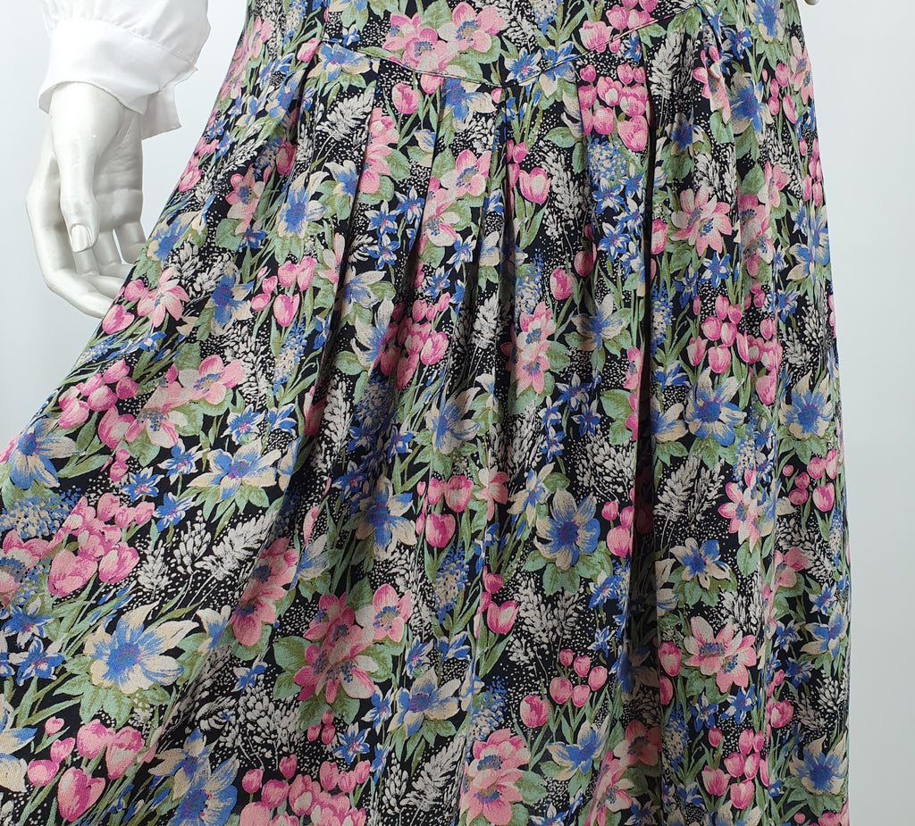Jil's, black floral patterned skirt from the 80s, waist 70cm, size 36/38