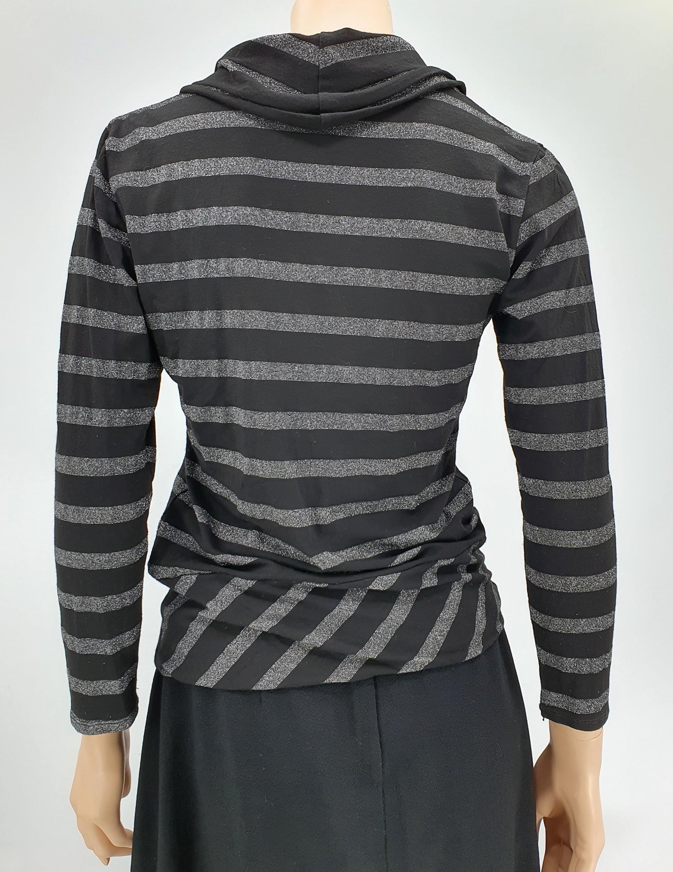 Text, musta Y2K pusero putouskauluksella, koko 36