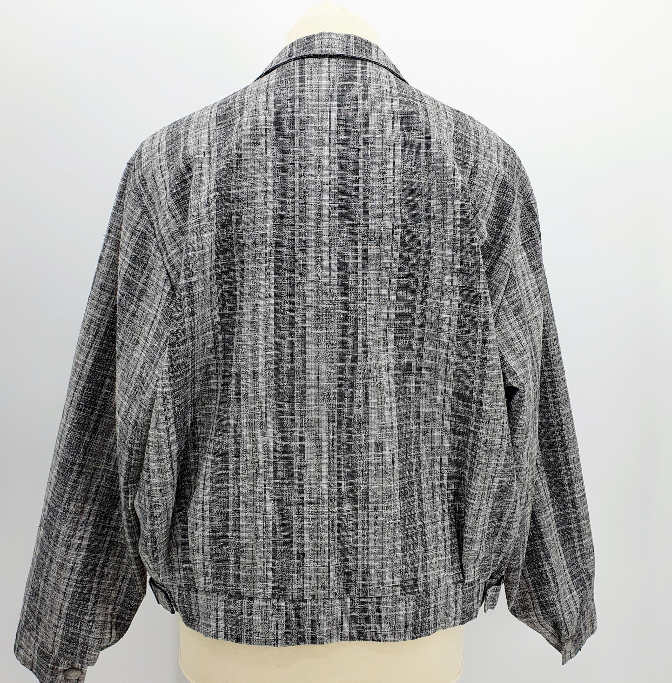 Vihreä miesten vintagetakki 90-luvulta, pusakkamalli, kuva selkäpuolelta