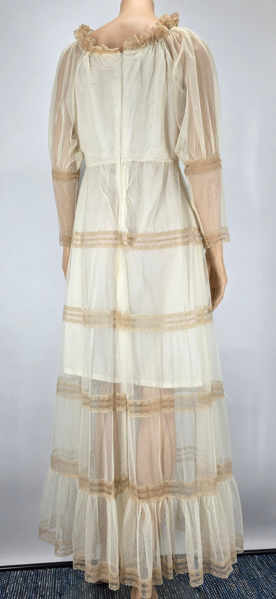 Off-white lace maxi dress from the 60s-70s, size 36/38