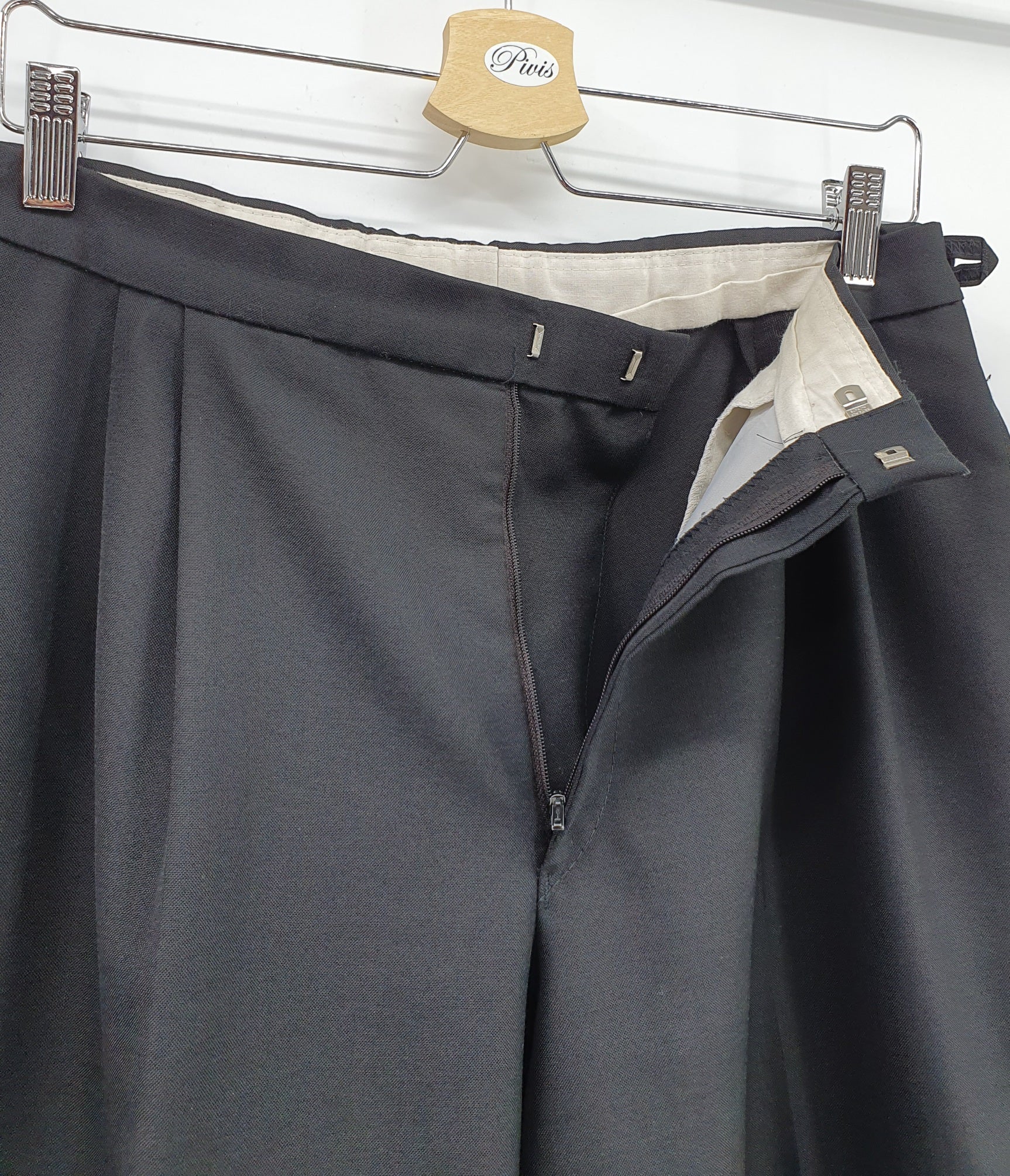 Turo Tailor, secondhand smokkihousut 2000-luvulta, käytetyt juhlahousut, koko 50, kuva vetoketjusta