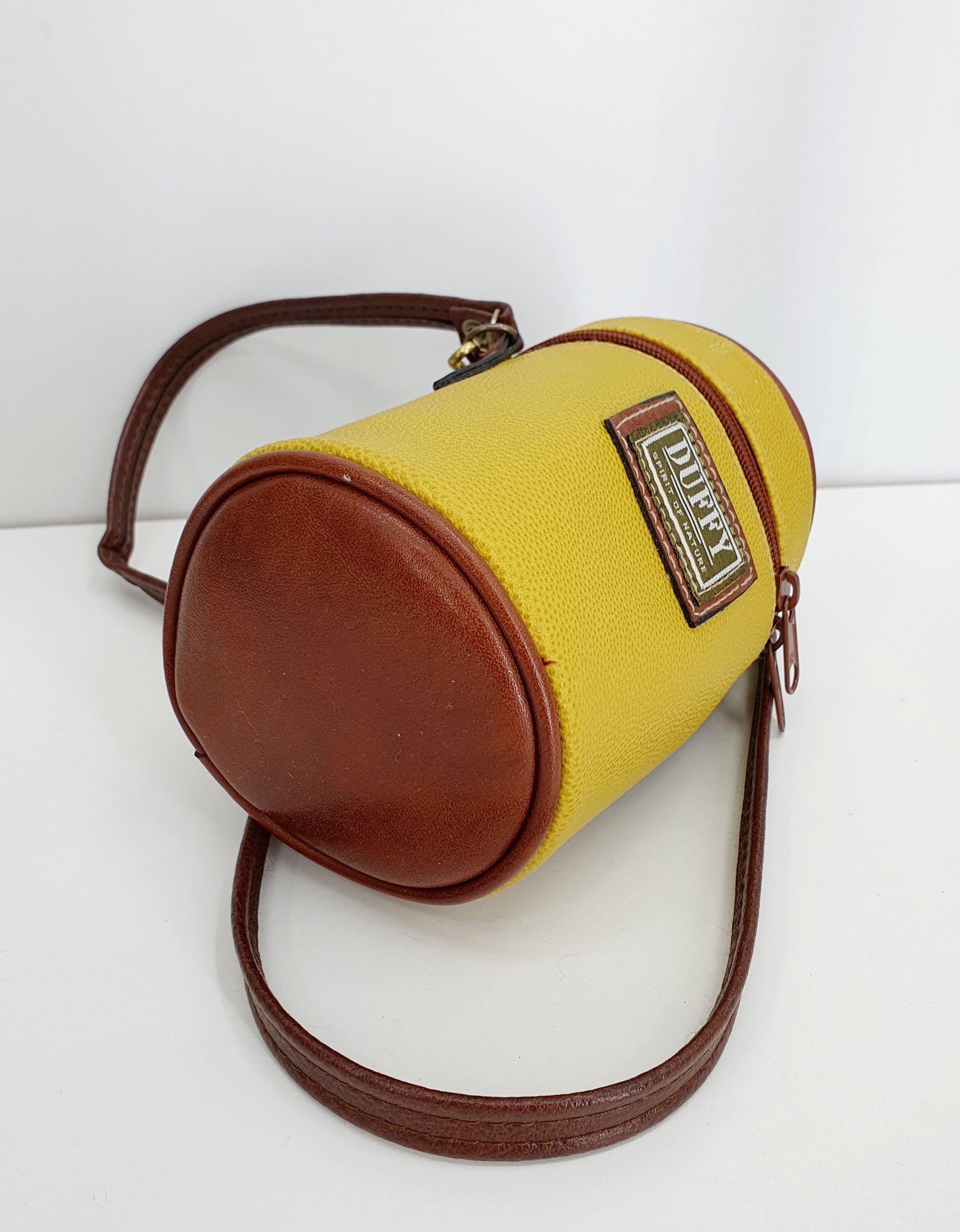 Matelijakuvioinen shopper bag 90-luvulta, väri oranssinruskea, kuva pohjasta