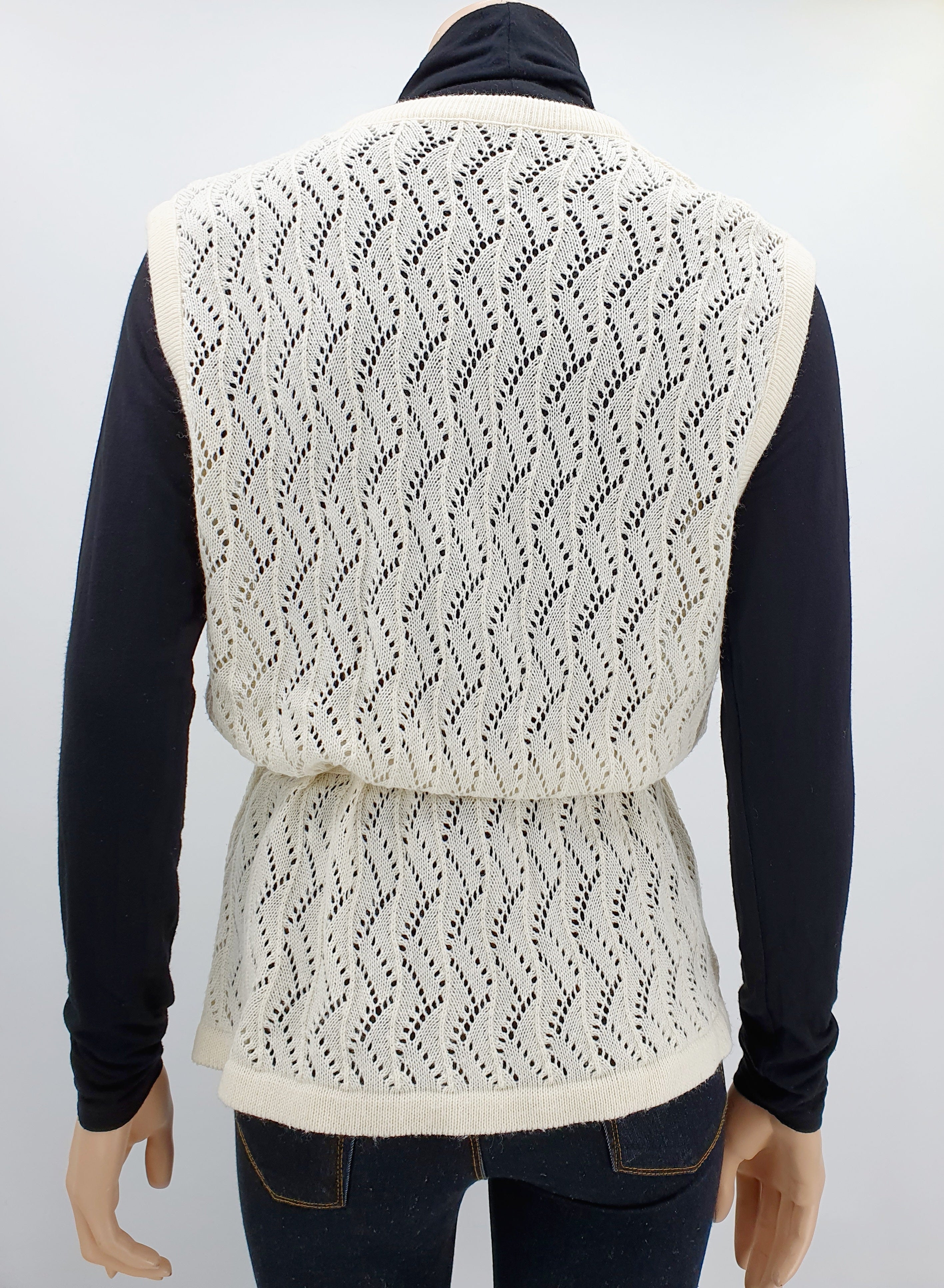 Luonnonvalkoinen vintage pitsineuleliivi 80-luku Koko 38-40-42 Kuva takaa