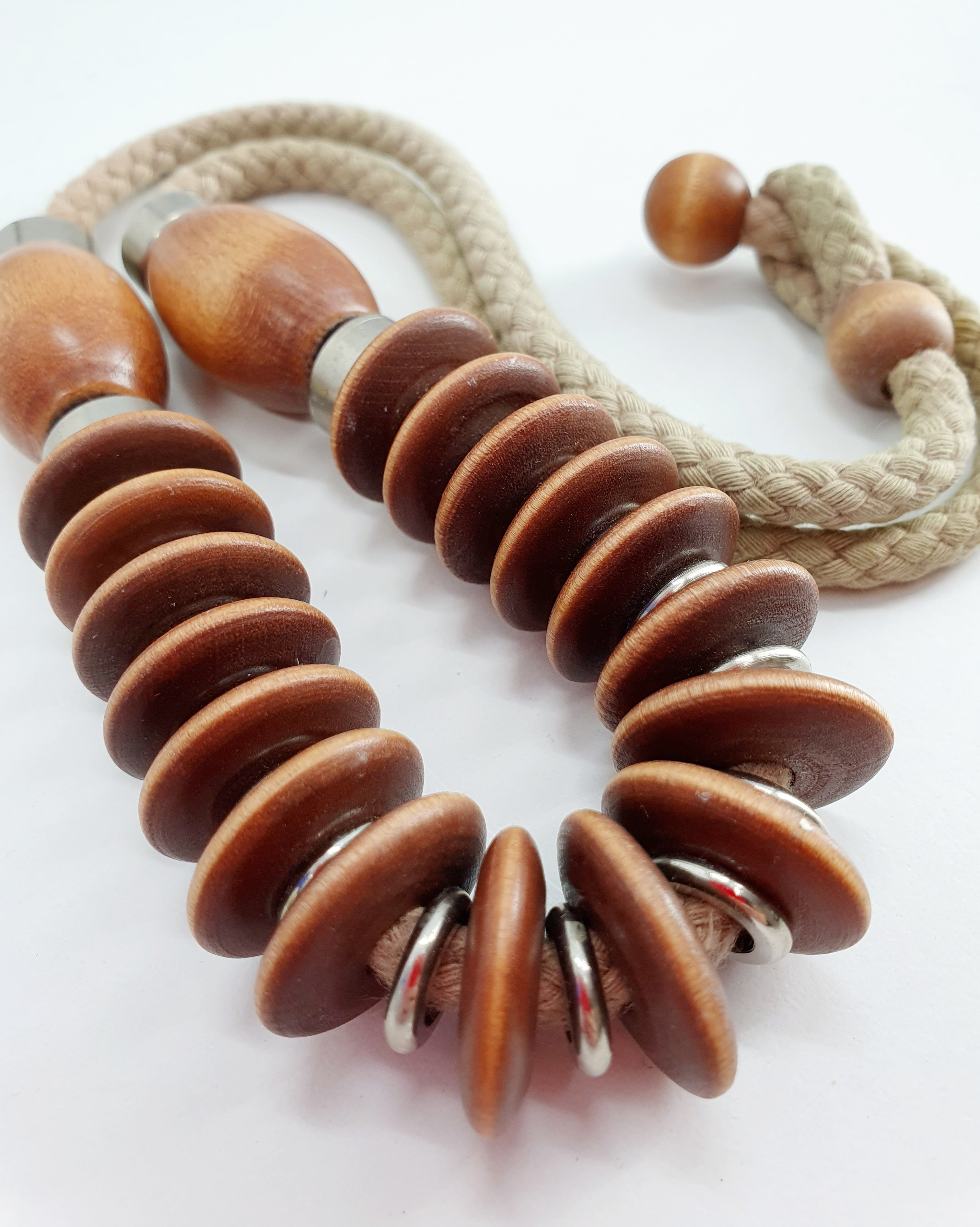 Aarikka, "Kehäkukka" necklace from the 80s, color light brown, length 65cm