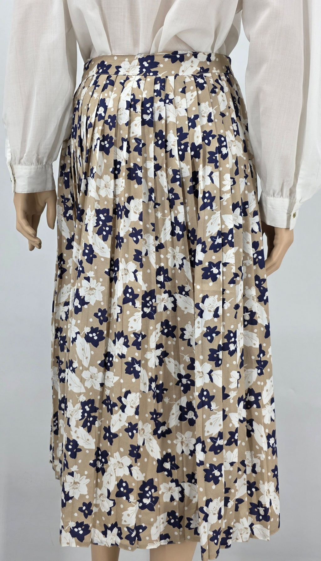 Design product, pleated skirt from the 90s, waist 72cm, size 36