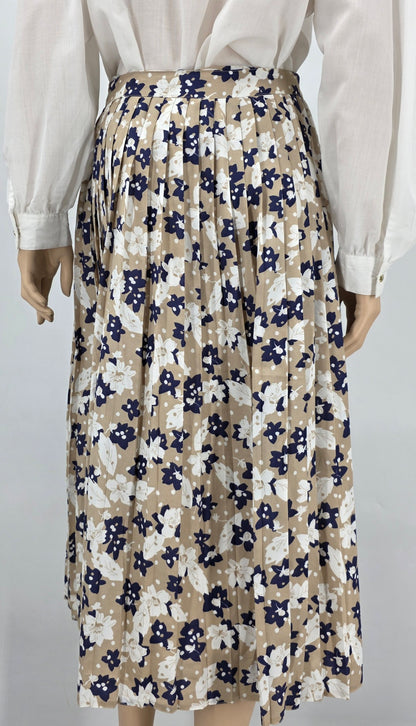 Design product, pleated skirt from the 90s, waist 72cm, size 36