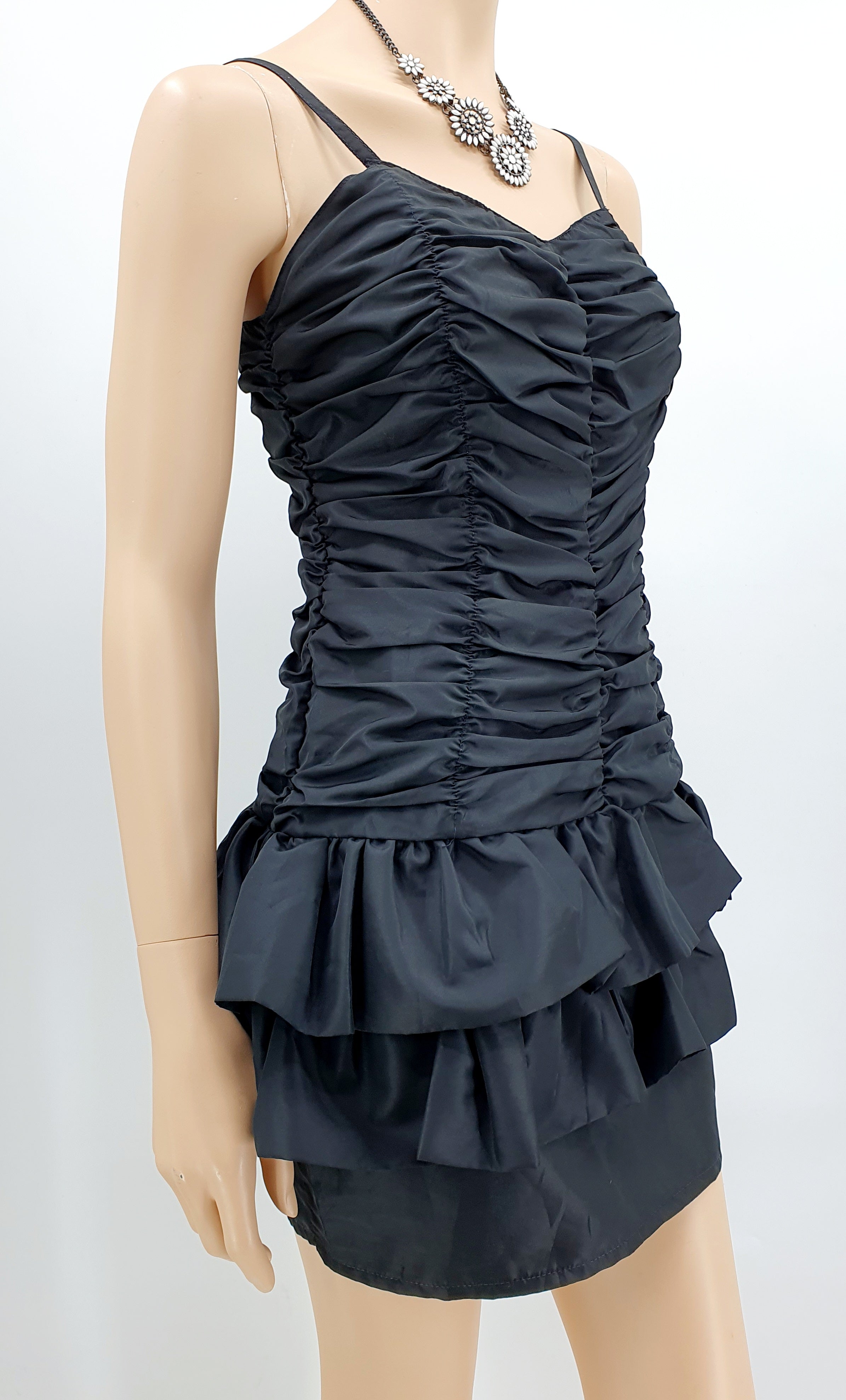 Juhlava italialainen minimekko 80-luvulta, koko 36(38)